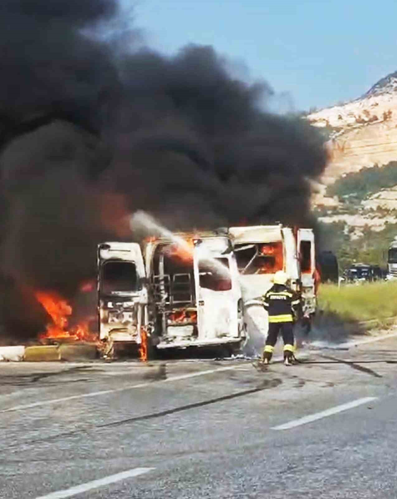 ÖNCE KAZA YAPTILAR SONRA ALEV ALDILAR