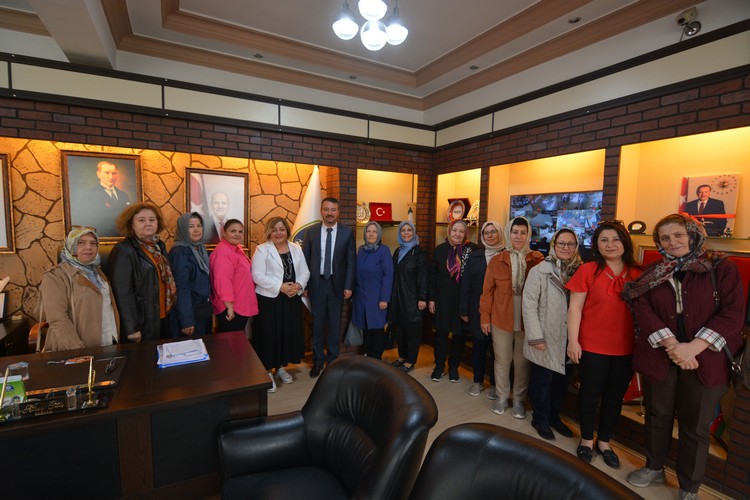 GÖNÜLLÜ HANIMLARDAN BAŞKAN ÖZTAŞ'A ZİYARET