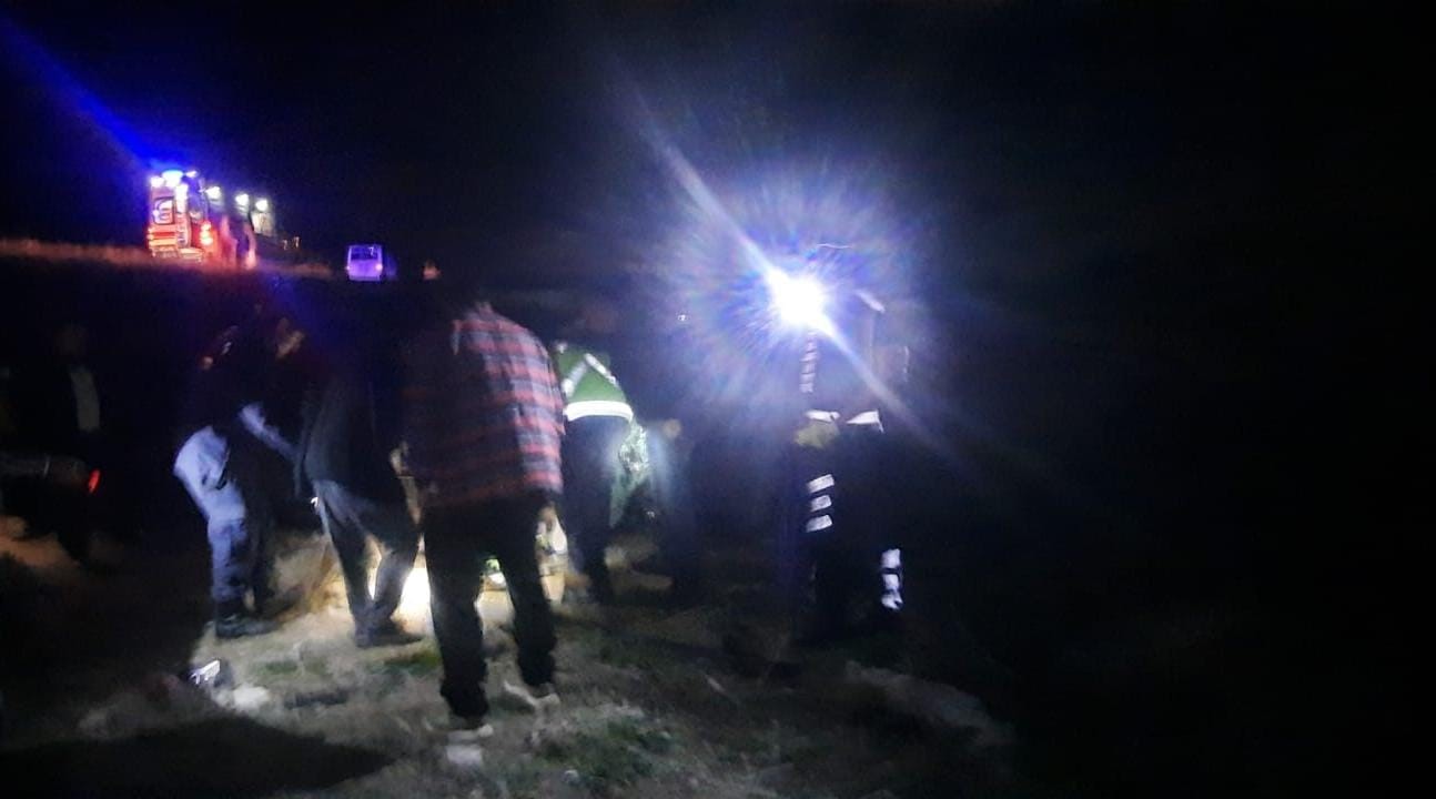 Kontrolden Çıkarak Şarampole Devrildi: Hafif Ticari Araçta 5 Kişi Yaralandı
