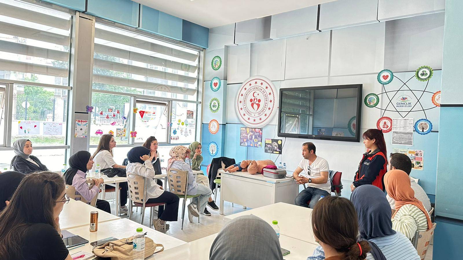 AFAD Gönüllüleri Tarafından Gençlik Merkezi Çalışanlarına Eğitim Verildi