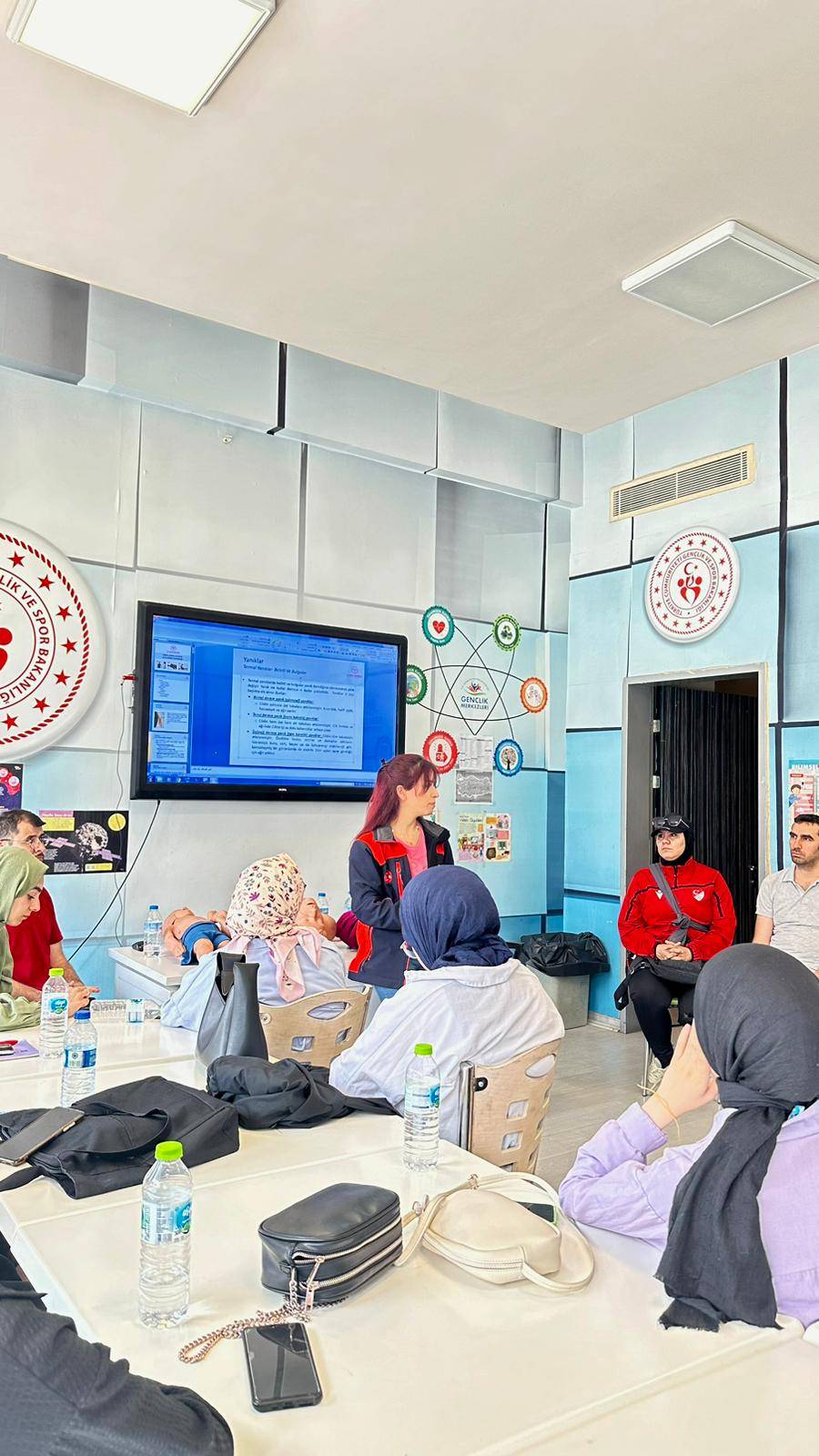 AFAD Gönüllüleri Tarafından Gençlik Merkezi Çalışanlarına Eğitim Verildi