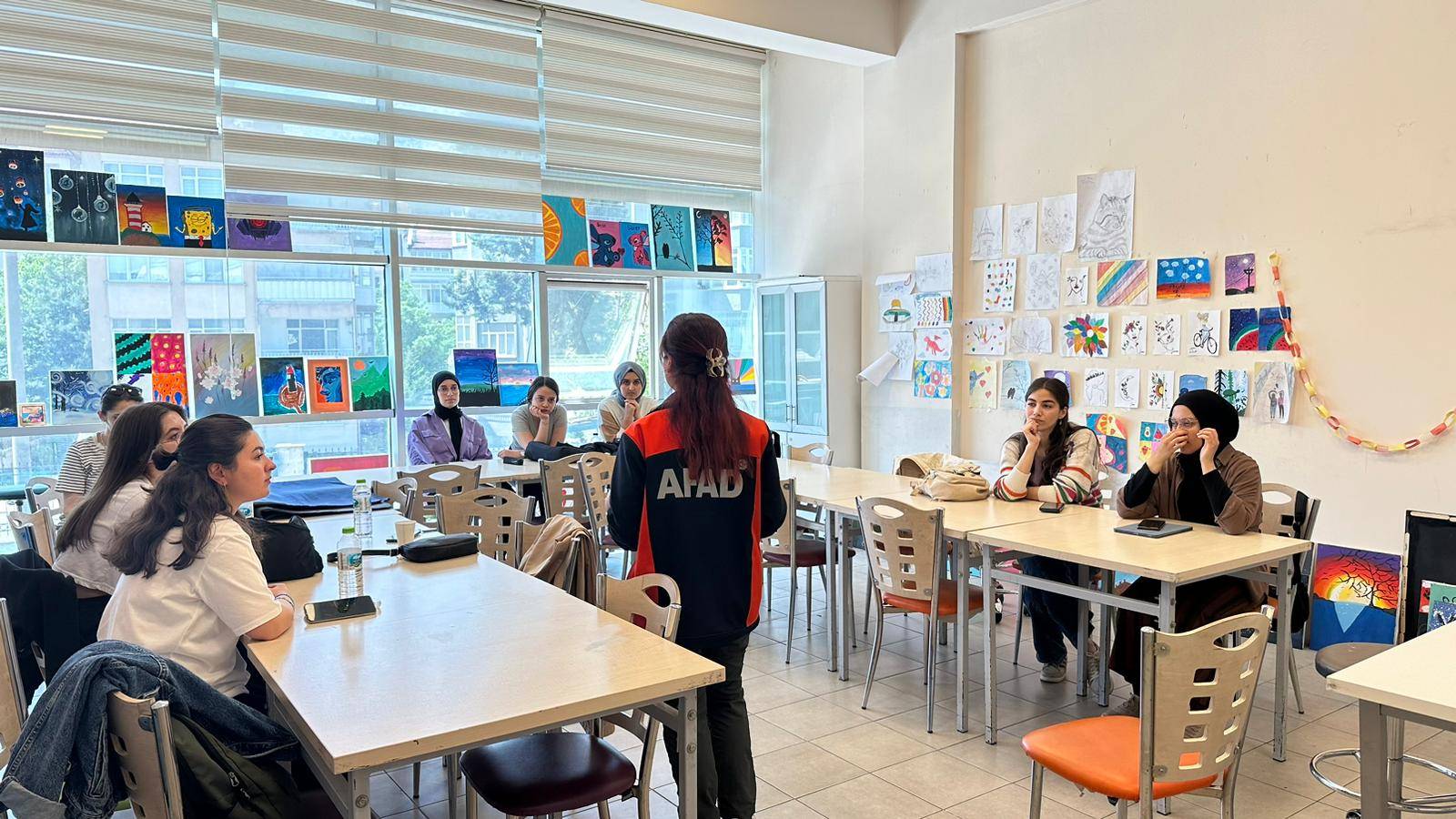 AFAD Gönüllüleri Tarafından Gençlik Merkezi Çalışanlarına Eğitim Verildi