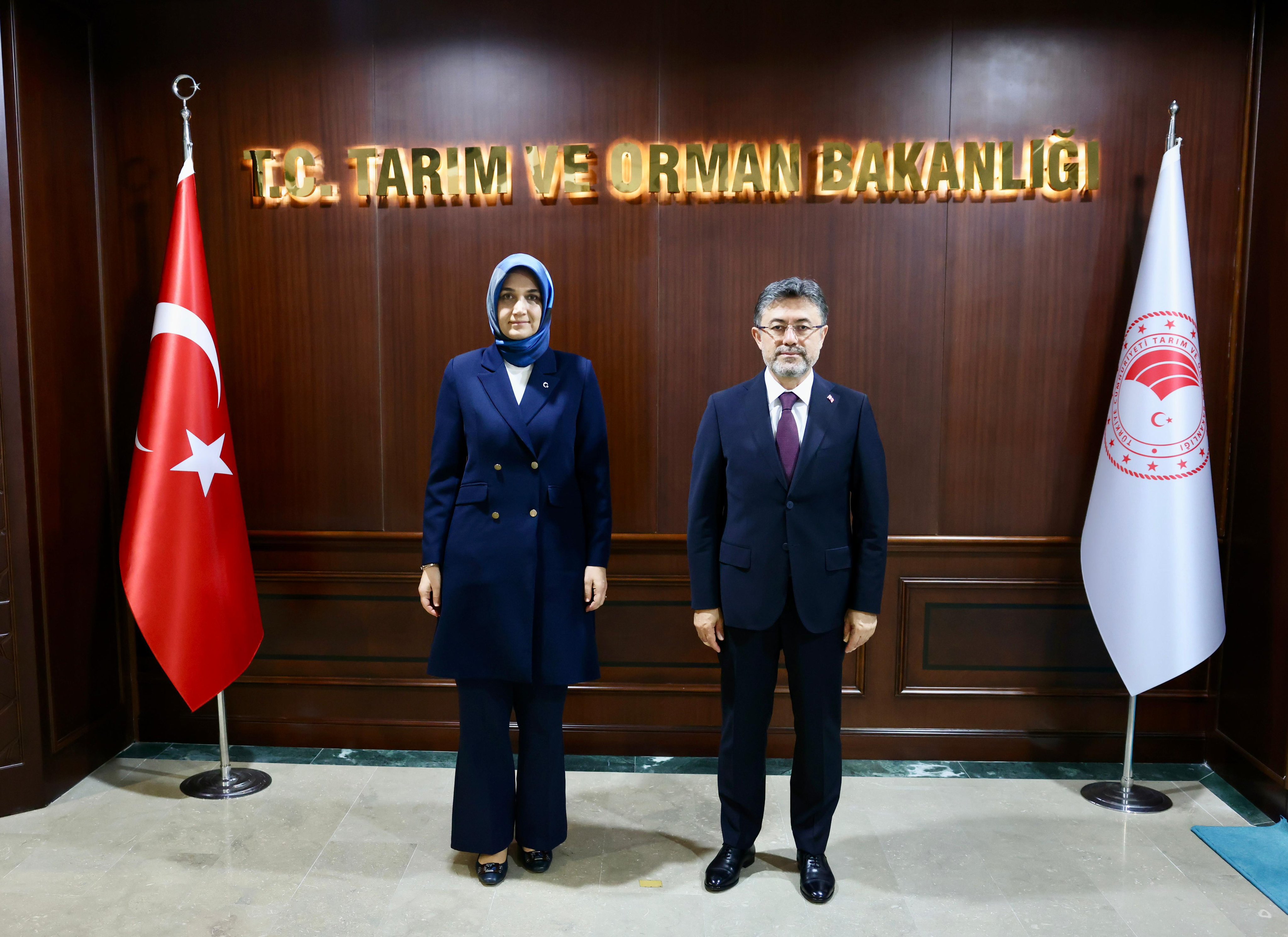 Vali Yiğitbaşı  Bakan Yumaklı'yı Makamında Ziyaret Etti