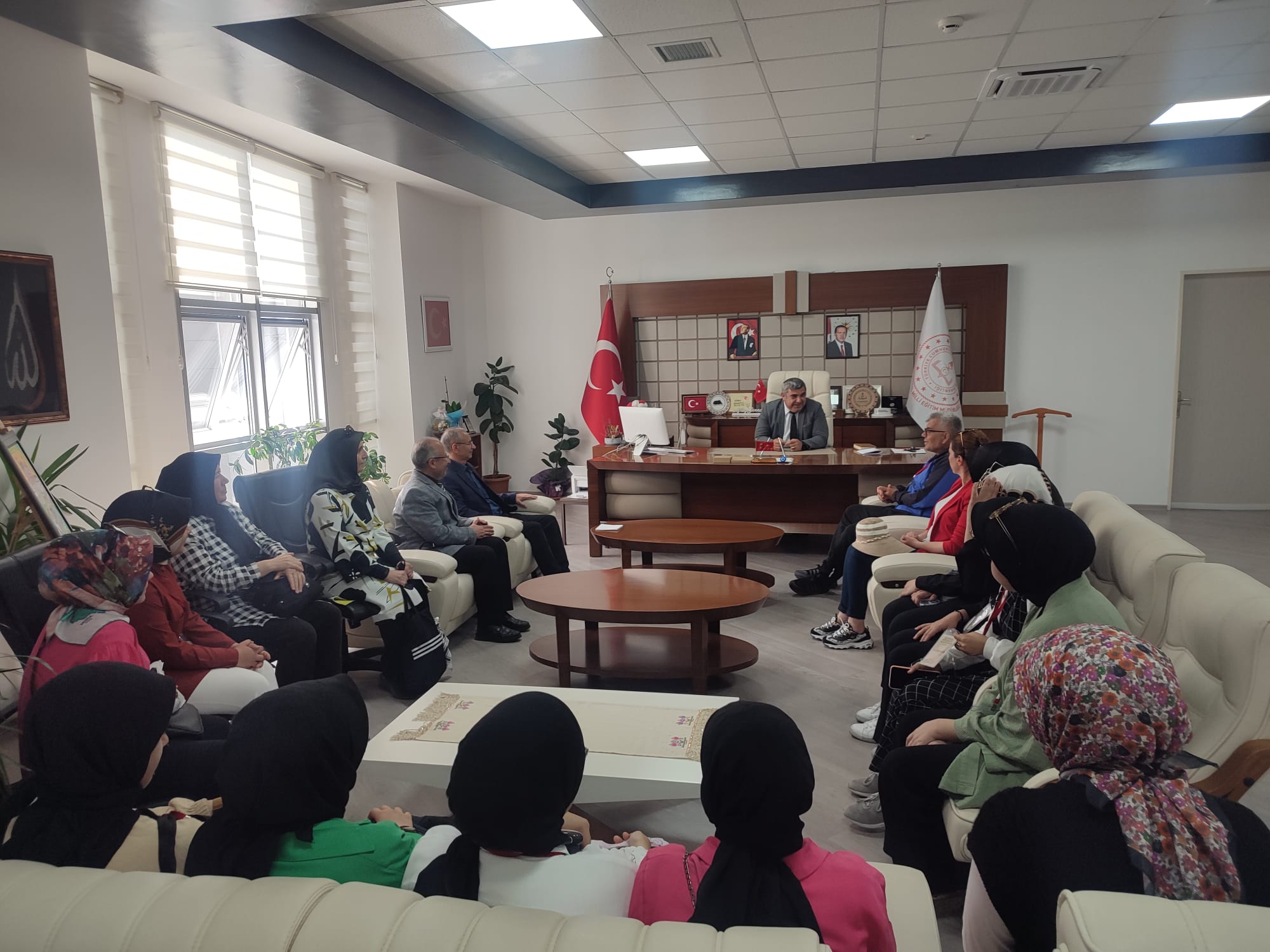 Nevşehir Diriliş Kız Anadolu İmam Hatip Lisesi Müdür Sünnetci'yi Makamında Ziyaret Etti