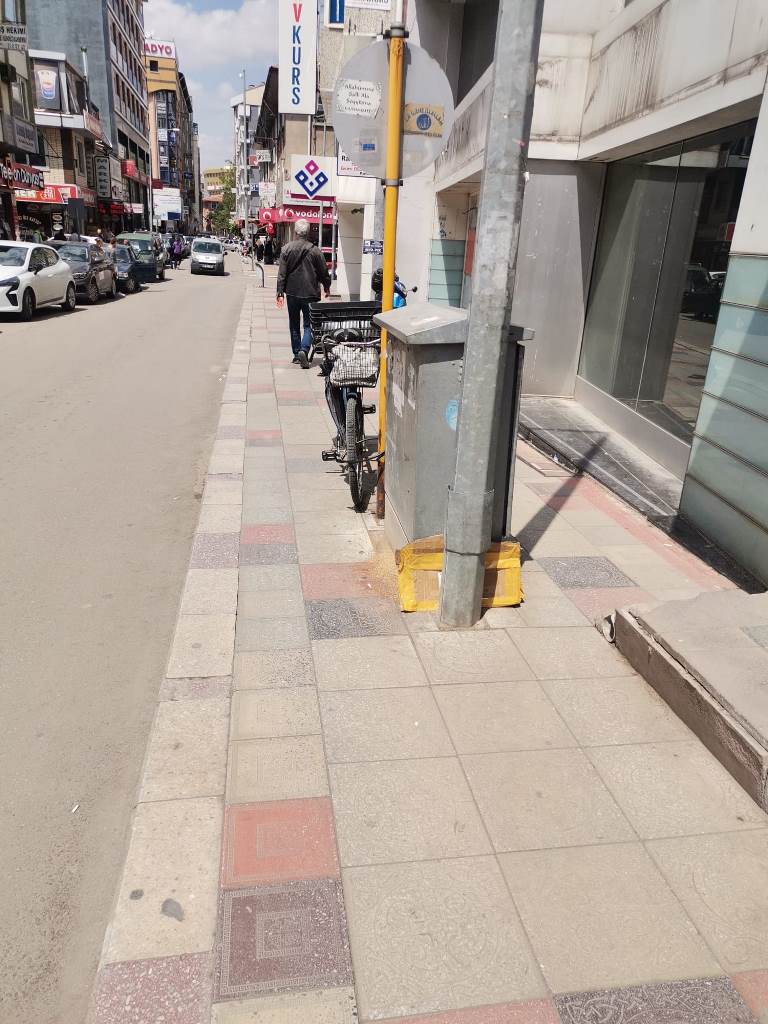 ANBARYOLUNDA VATANDAŞ İSYANDA!