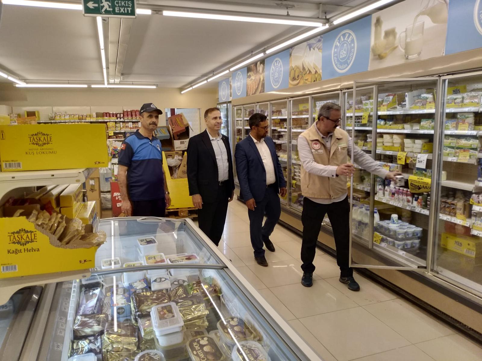 BOLVADİN'DE DENETİM EKİPLERİ MARKETLERDE GÖZ AÇTIRMIYOR