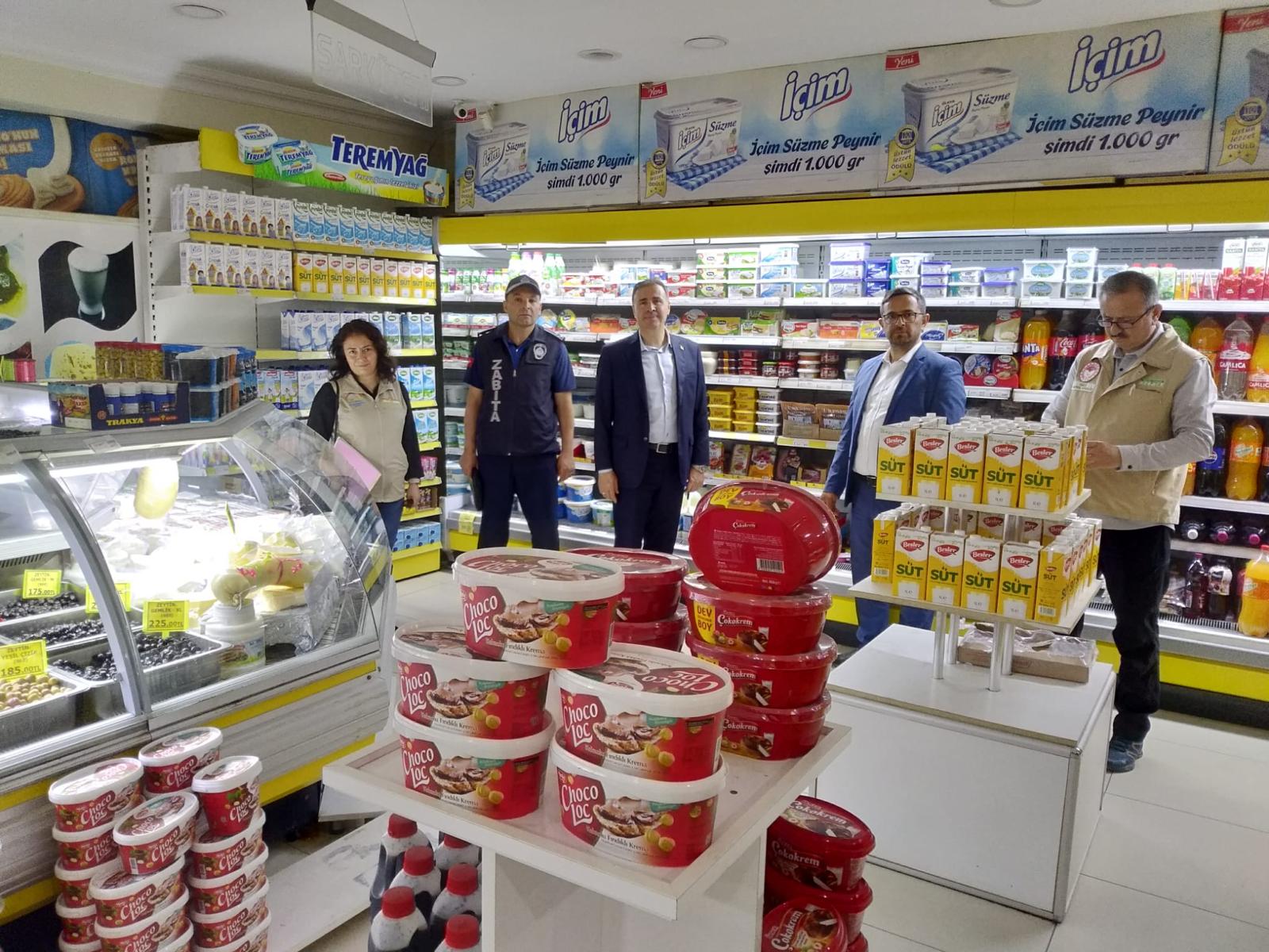 BOLVADİN'DE DENETİM EKİPLERİ MARKETLERDE GÖZ AÇTIRMIYOR