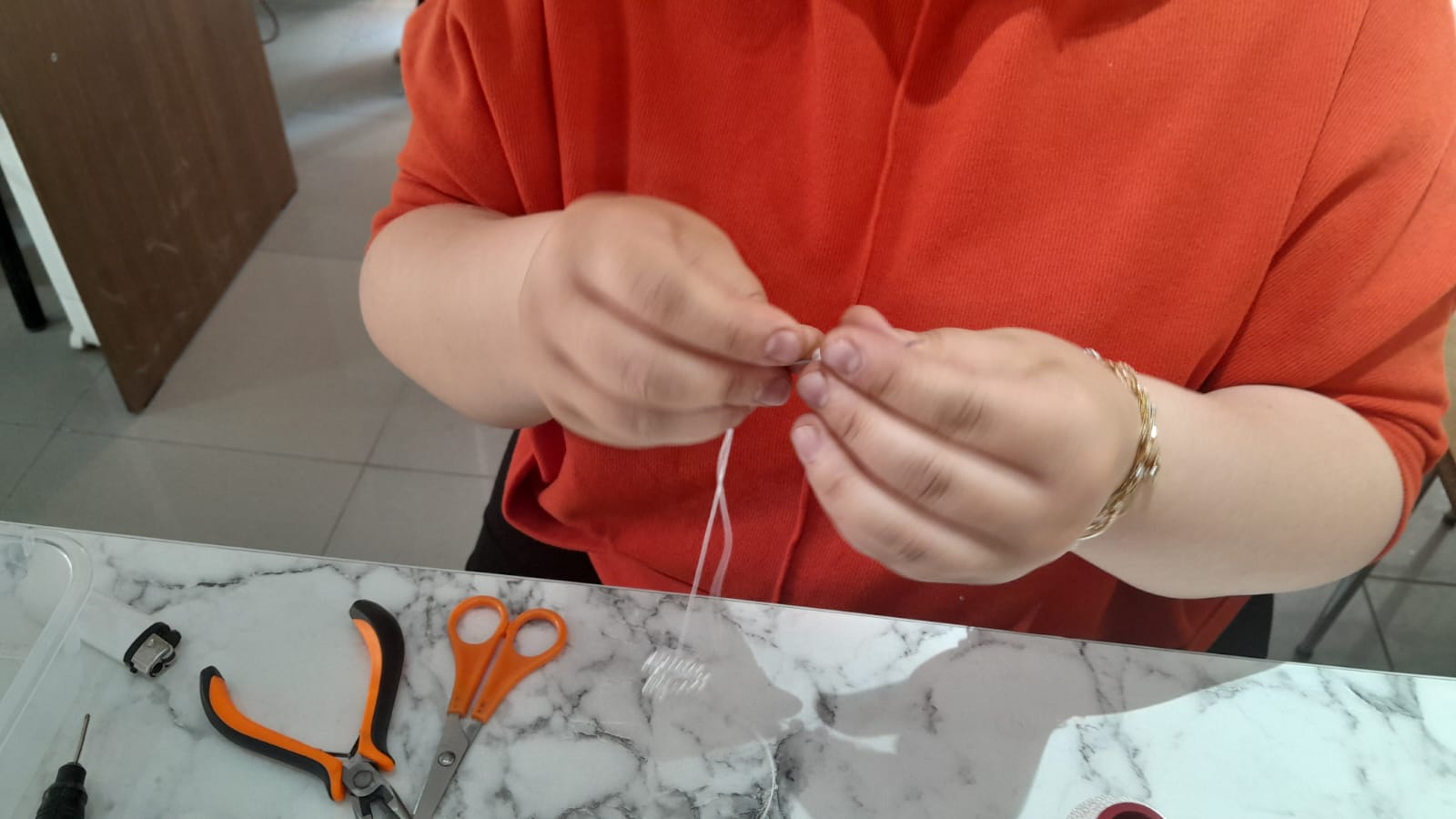 EL EMEĞİ ÜRÜNLERİNİN YAPIMINI AFYONLULARA ÖĞRETİYOR