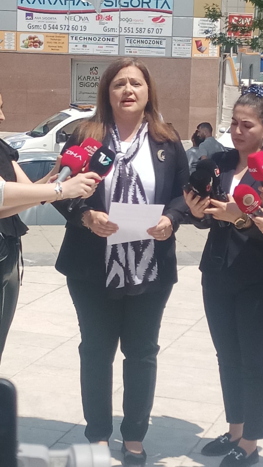 Önceki Dönem Borçları Belediye Binasına Asıldı! Afyonkarahisar Belediye Başkanı Burcu Köksal, Önceki Dönem Borçlarını Açıkladı