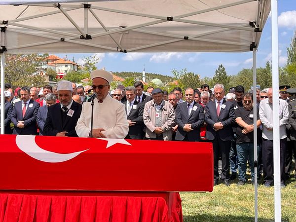 Milletvekili Yurdunuseven Şehit Polisin Cenaze Törenine Katıldı