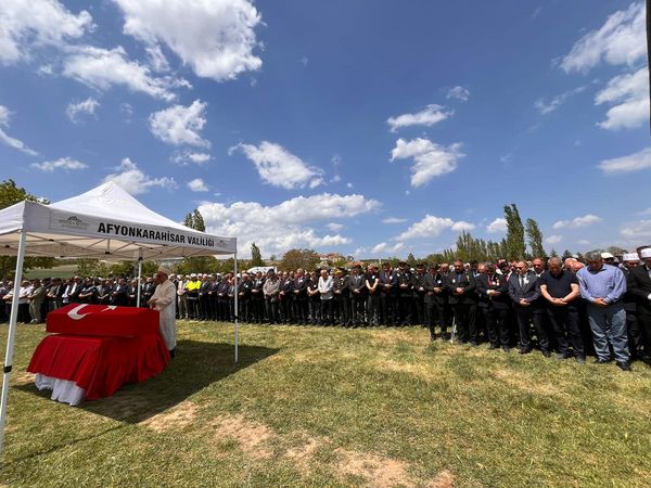 Milletvekili Yurdunuseven Şehit Polisin Cenaze Törenine Katıldı