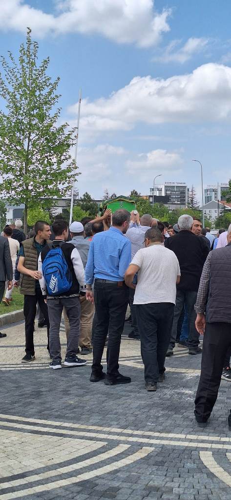 İŞ İNSANI BAYRAKÇEKEN SON YOLCULUĞUNA UĞURLANDI