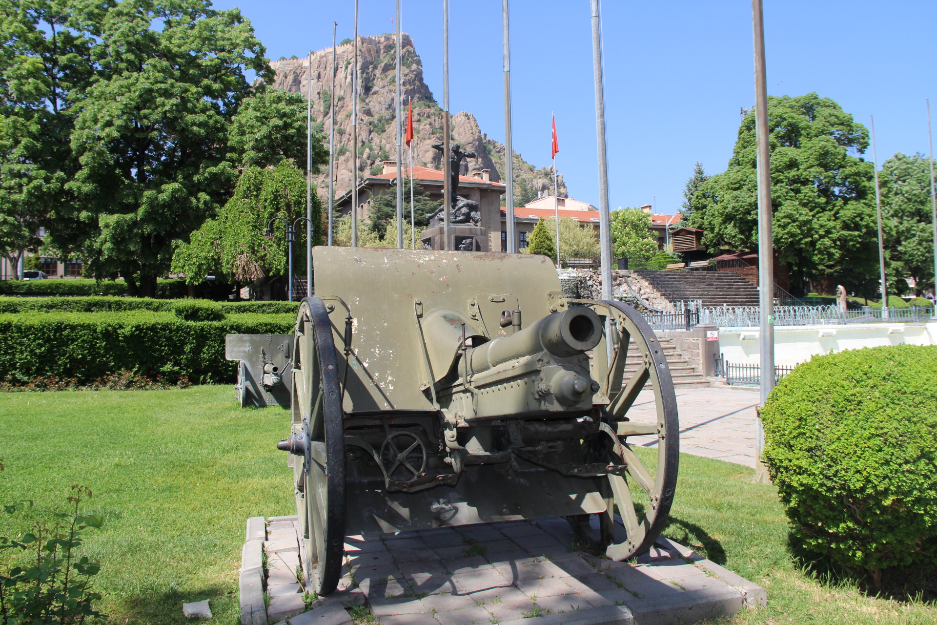 AFYONKARAHİSAR'IN TARİHİ KALBİ UTKU ANITI VE ANIT PARK, HALKIN UĞRAK NOKTASI