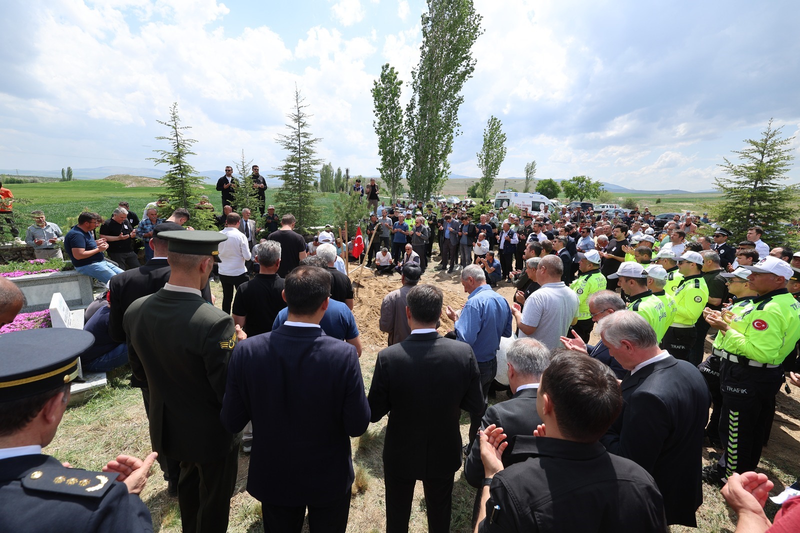 Vali Yiğitbaşı Şehit Polisin Cenaze Törenine Katıldı