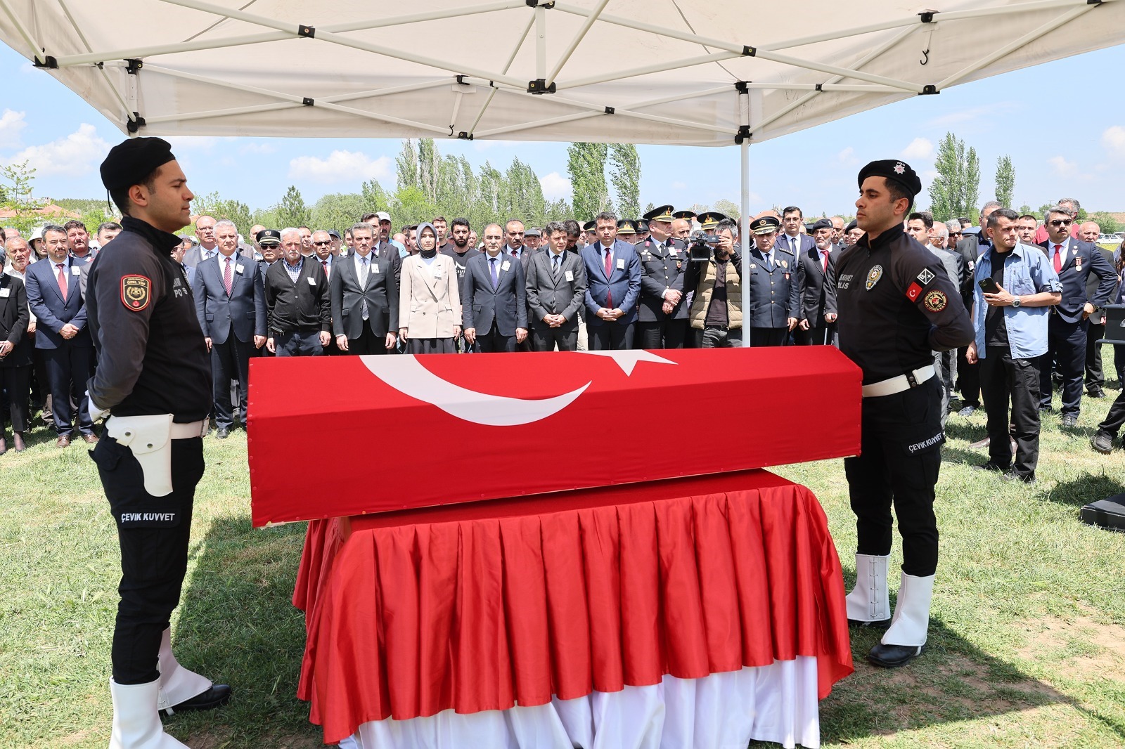 Vali Yiğitbaşı Şehit Polisin Cenaze Törenine Katıldı