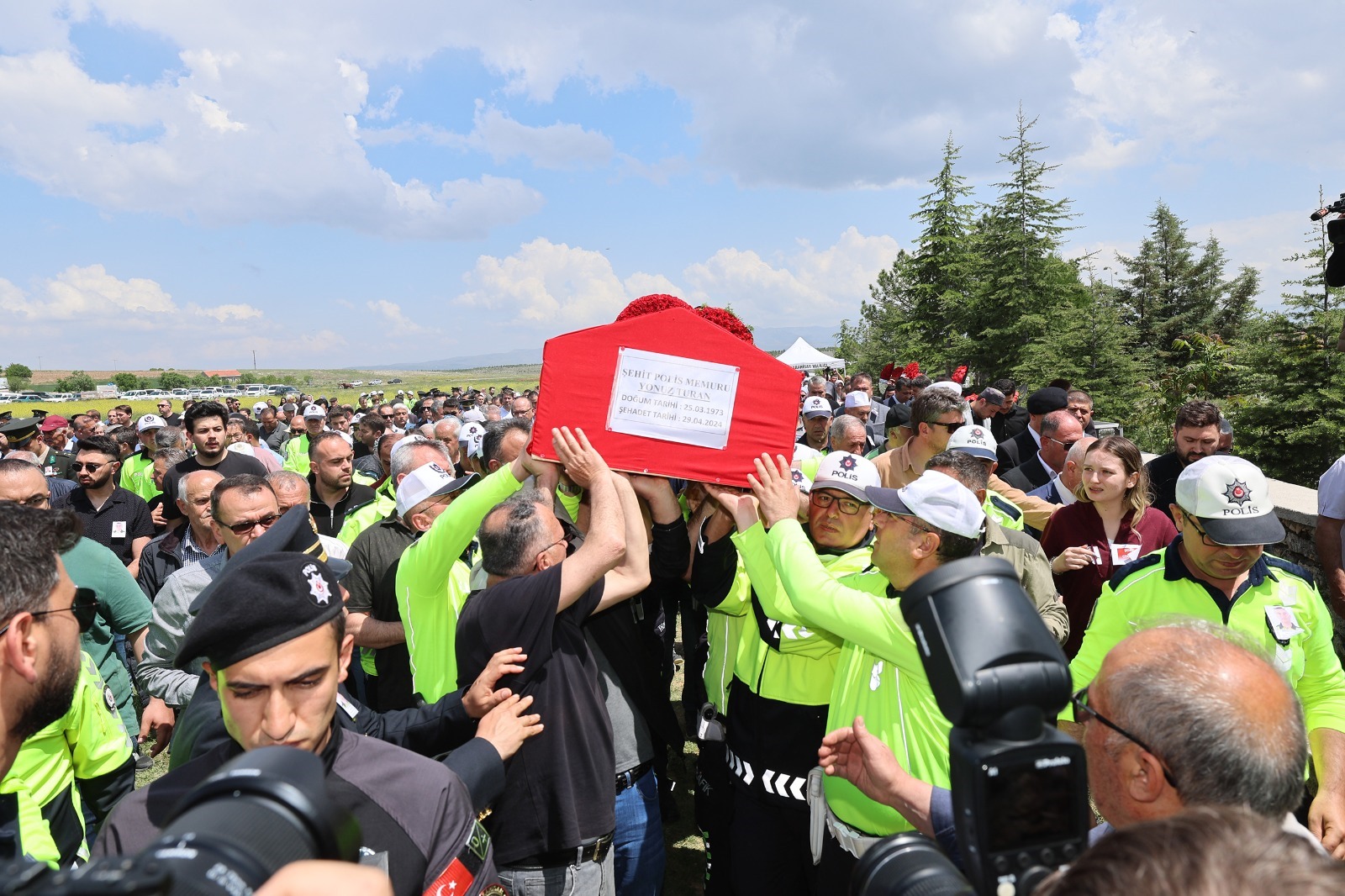 Vali Yiğitbaşı Şehit Polisin Cenaze Törenine Katıldı