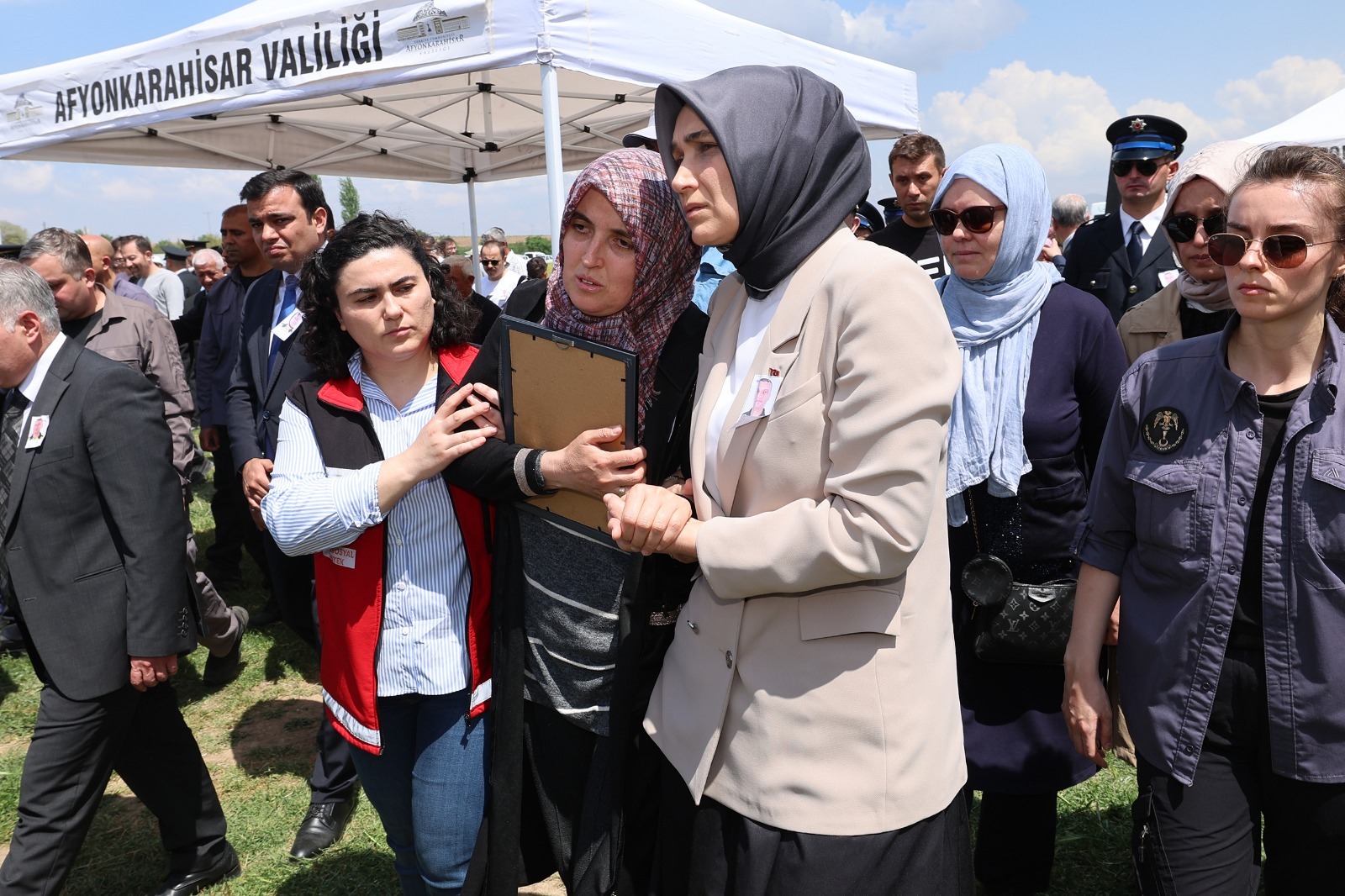 Vali Yiğitbaşı Şehit Polisin Cenaze Törenine Katıldı