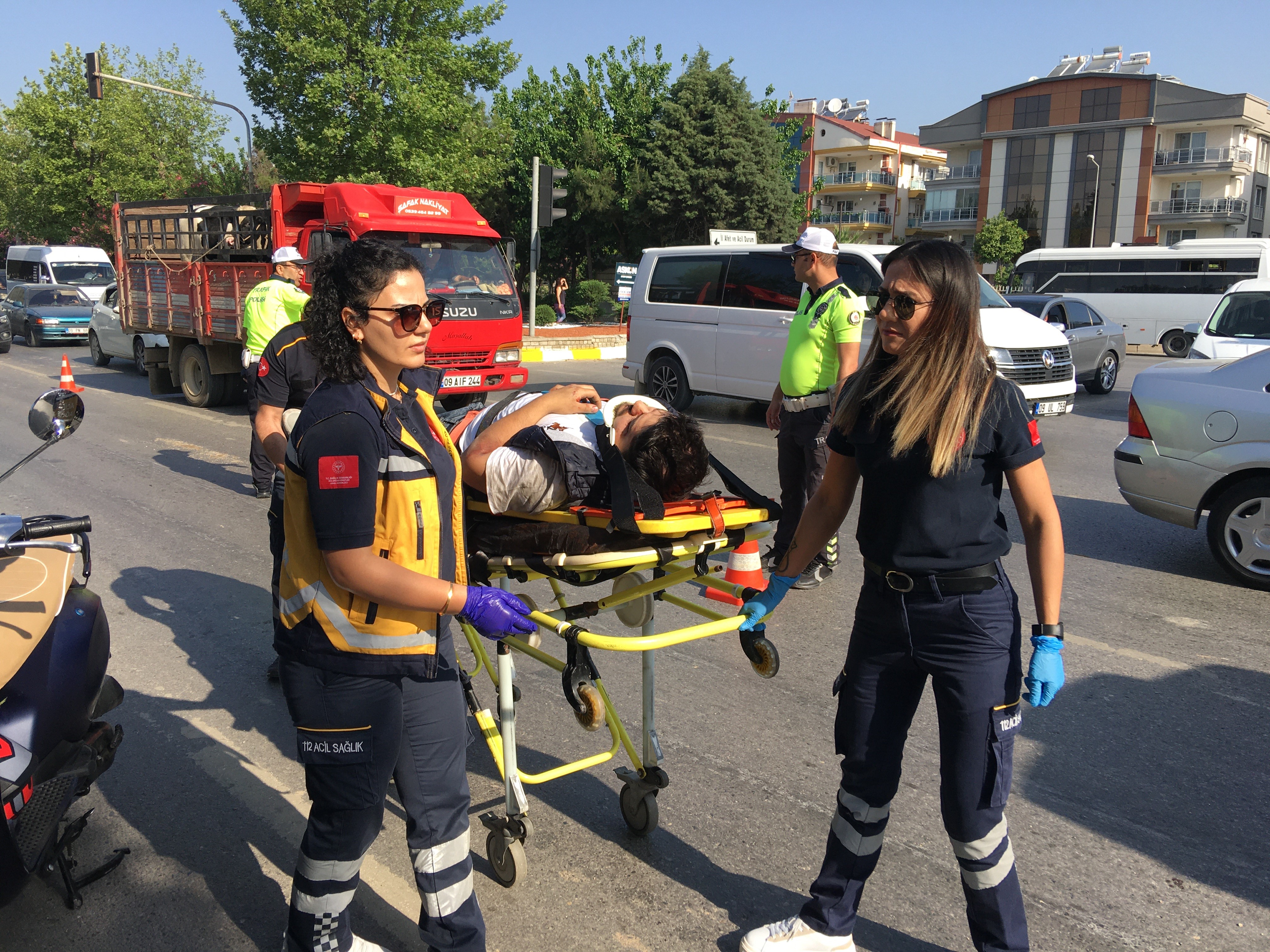 Motosiklet Yayaya Çarptı: 2 Yaralı