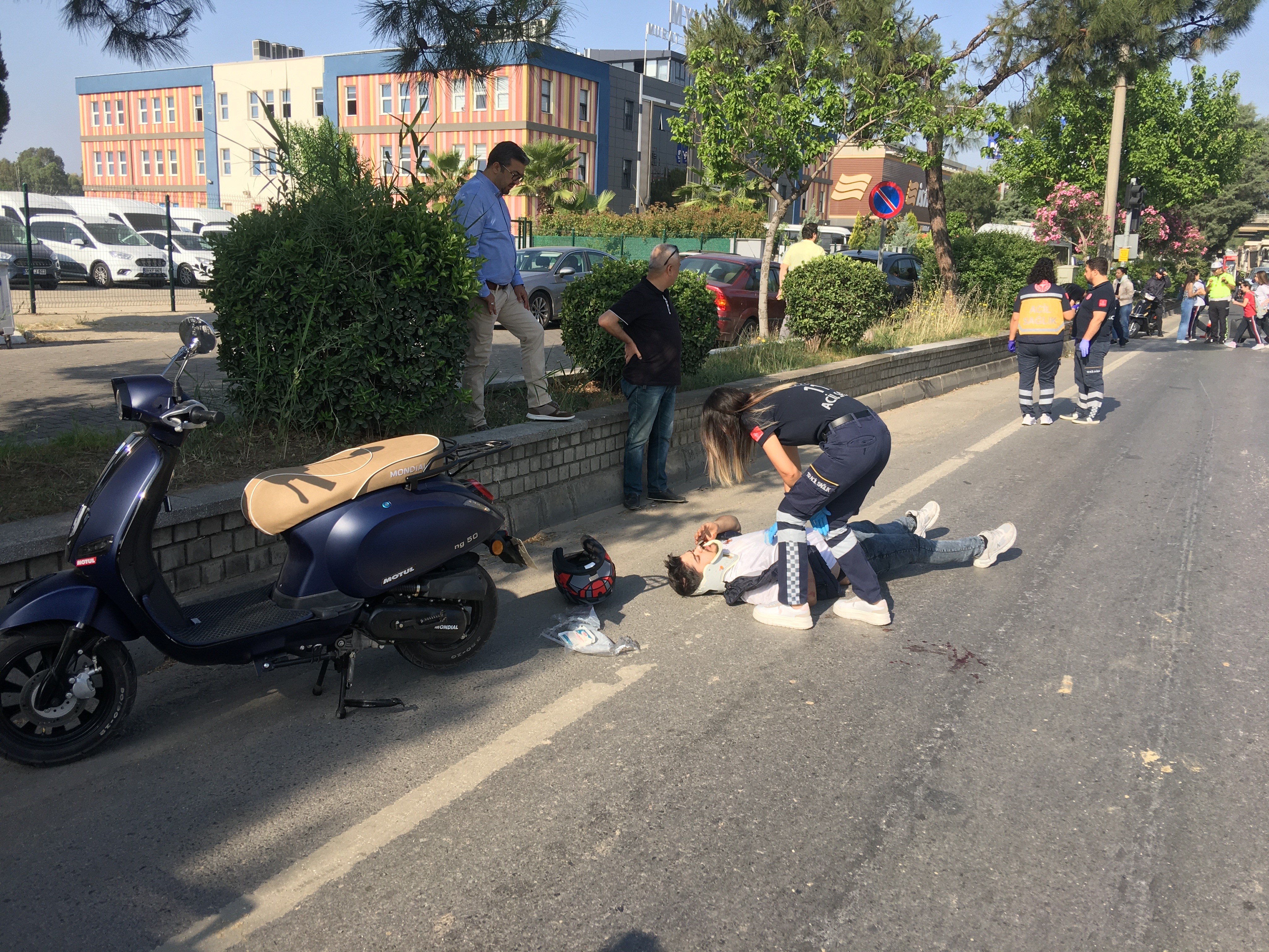 Motosiklet Yayaya Çarptı: 2 Yaralı