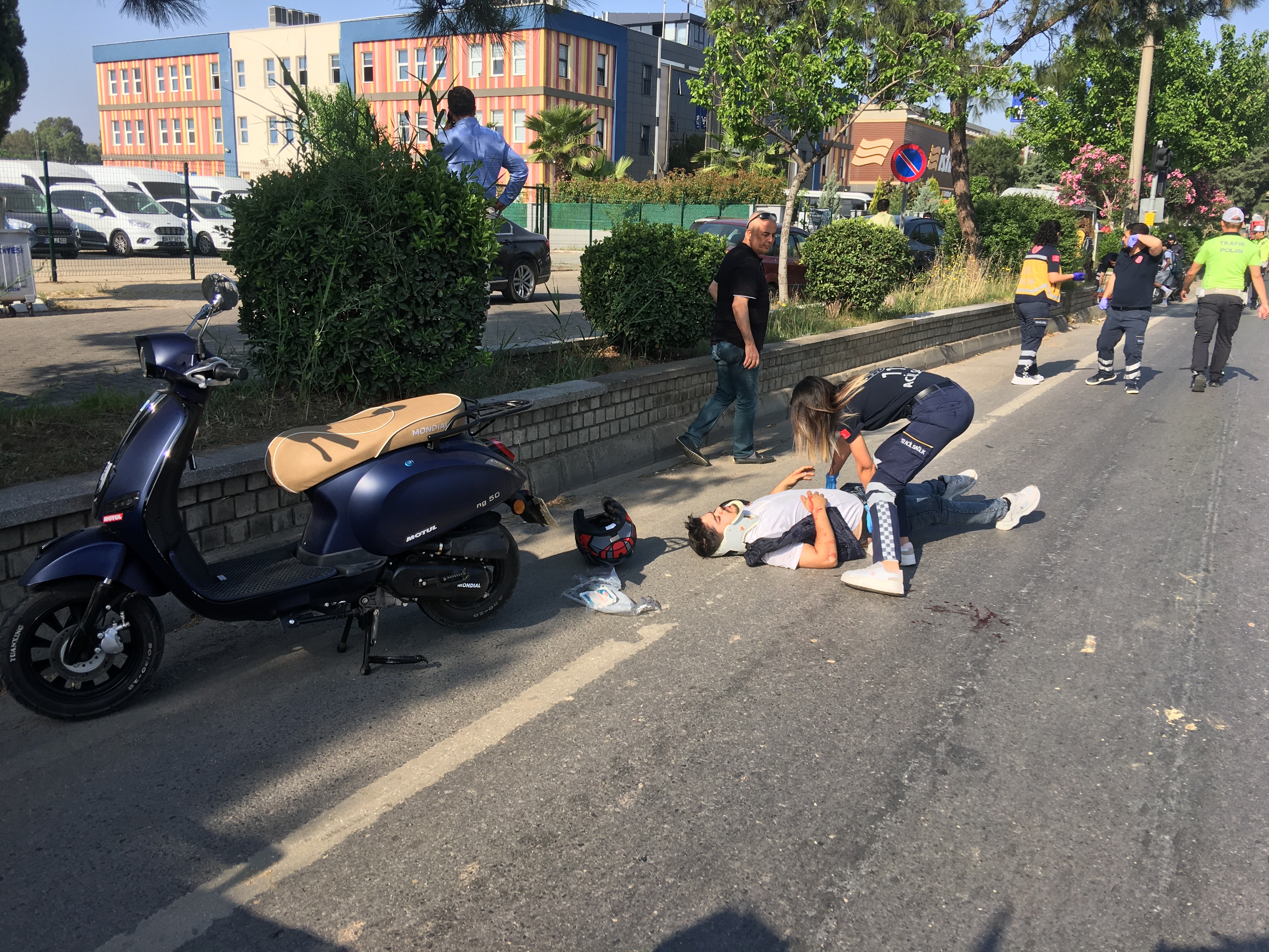 Motosiklet Yayaya Çarptı: 2 Yaralı