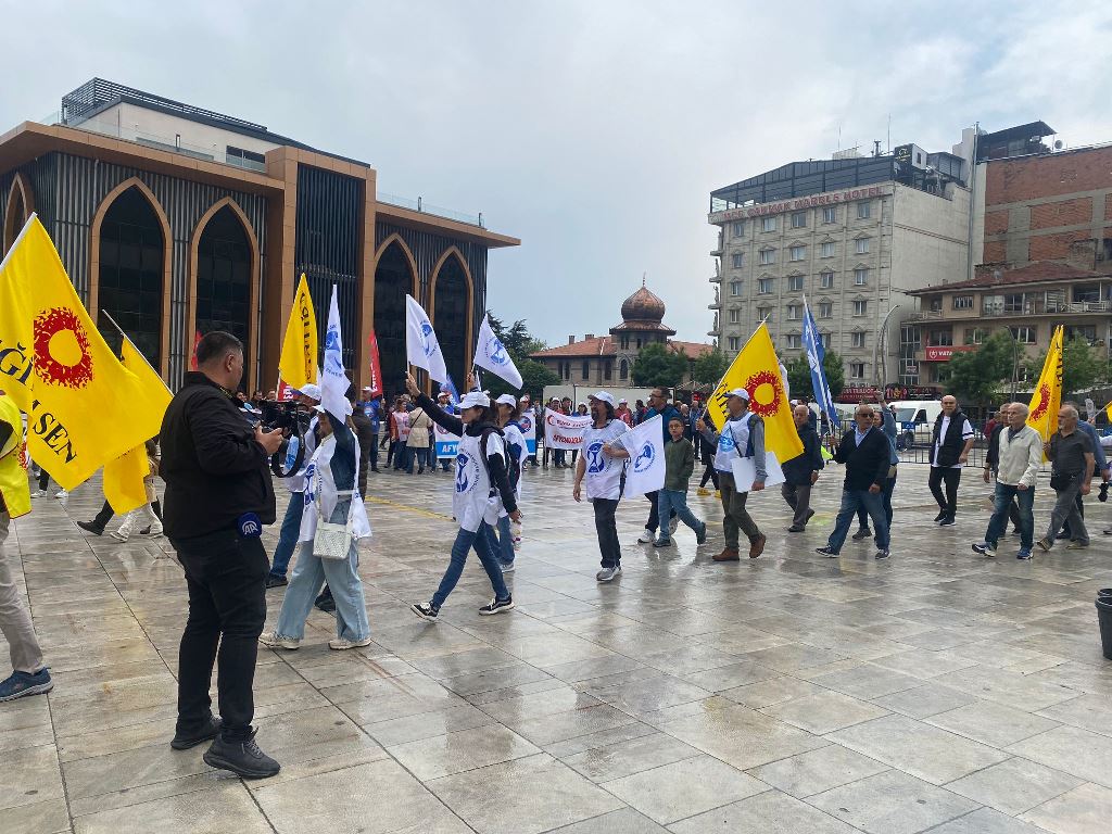 İŞÇİLER ZAFER MEYDANI'NDA BULUŞTU