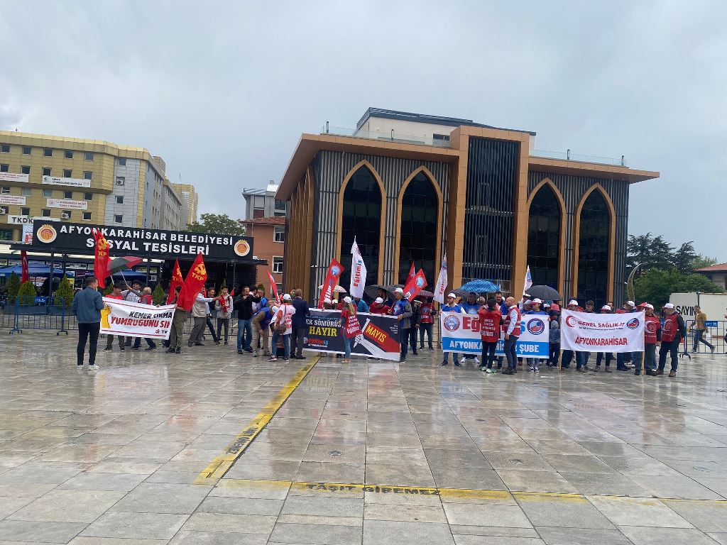 İŞÇİLER ZAFER MEYDANI'NDA BULUŞTU
