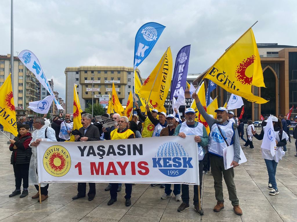 İŞÇİLER ZAFER MEYDANI'NDA BULUŞTU