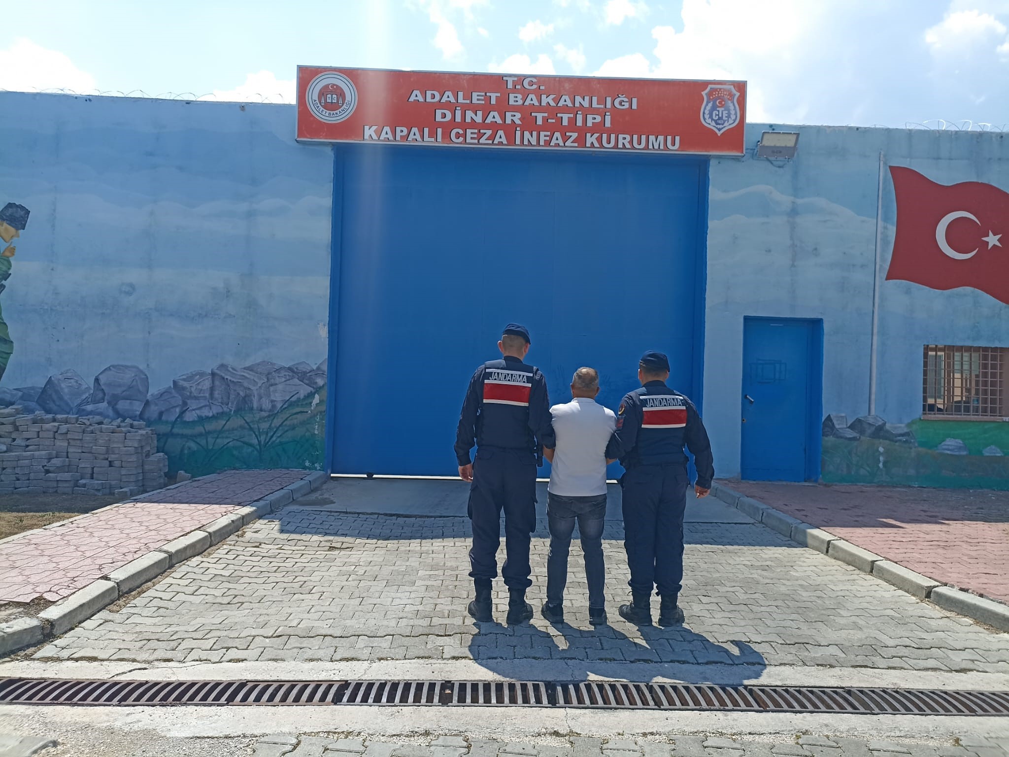 Dolandırıcılık Suçundan Aranan Şahıs Jandarma Tarafından Yakaladı