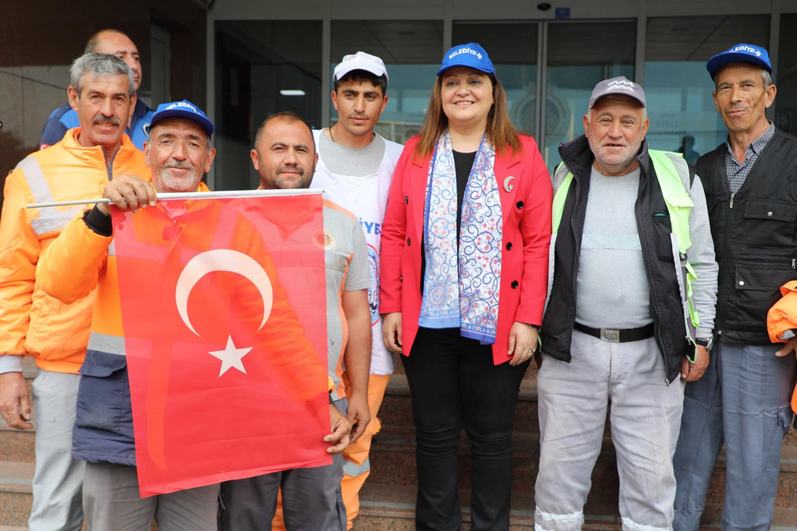 Başkan Köksal Belediye Personeline Destek Verdi