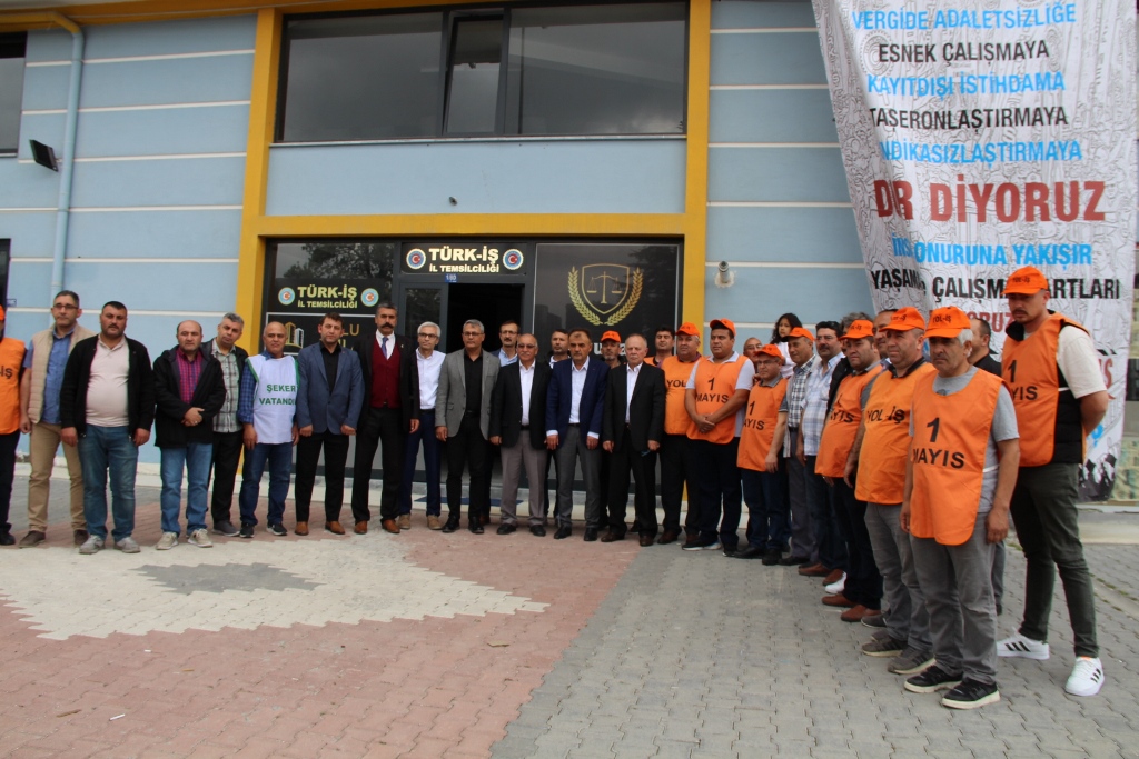 TÜRK-İŞ BAŞKANI ÖNCÜLÜĞÜNDE 1 MAYIS'TA TÜRKİYE İŞÇİLERİ SESLERİNİ YÜKSELTİYOR
