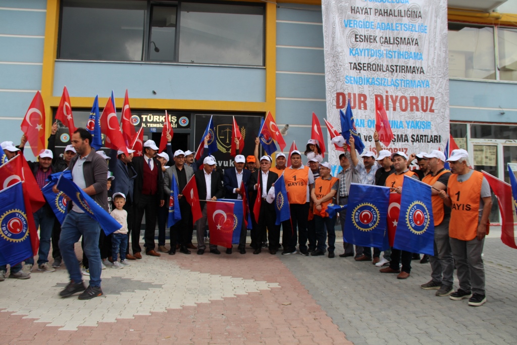 TÜRK-İŞ BAŞKANI ÖNCÜLÜĞÜNDE 1 MAYIS'TA TÜRKİYE İŞÇİLERİ SESLERİNİ YÜKSELTİYOR