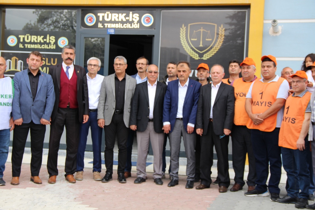TÜRK-İŞ BAŞKANI ÖNCÜLÜĞÜNDE 1 MAYIS'TA TÜRKİYE İŞÇİLERİ SESLERİNİ YÜKSELTİYOR