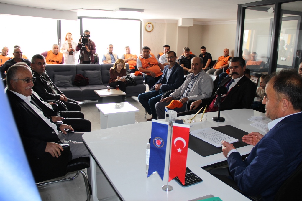 TÜRK-İŞ BAŞKANI ÖNCÜLÜĞÜNDE 1 MAYIS'TA TÜRKİYE İŞÇİLERİ SESLERİNİ YÜKSELTİYOR