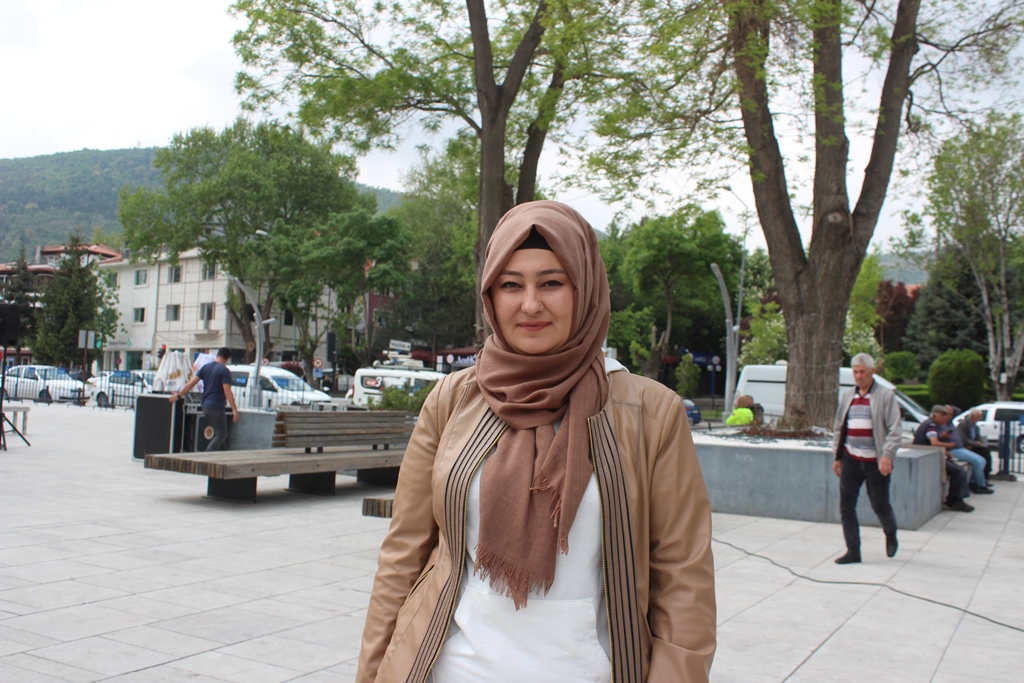 KADIN İŞÇİLERİN GÖZÜNDEN 1 MAYIS: İŞ HAYATINDA EŞİTLİK ÇAĞRISI