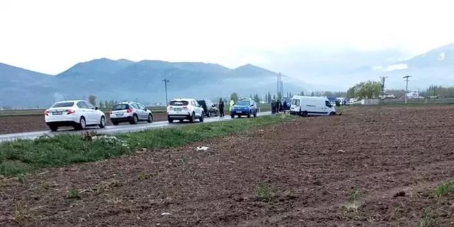 Minibüs ile Hafif Ticari Araç Çarpıştı: Kazada 1 Kişi Öldü, 1'i Çocuk 2 Kişi ise Yaralandı