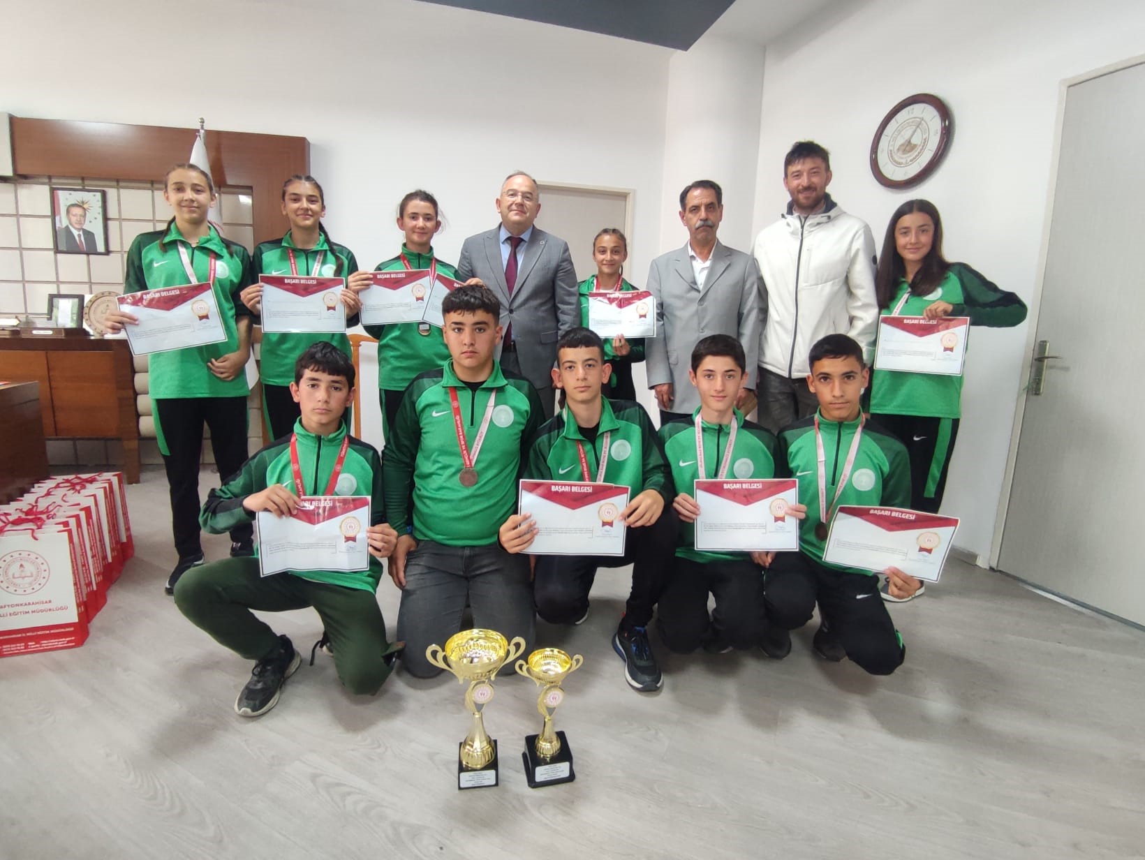Şampiyonlar Müdür Sünnetci’yi Ziyaret Etti