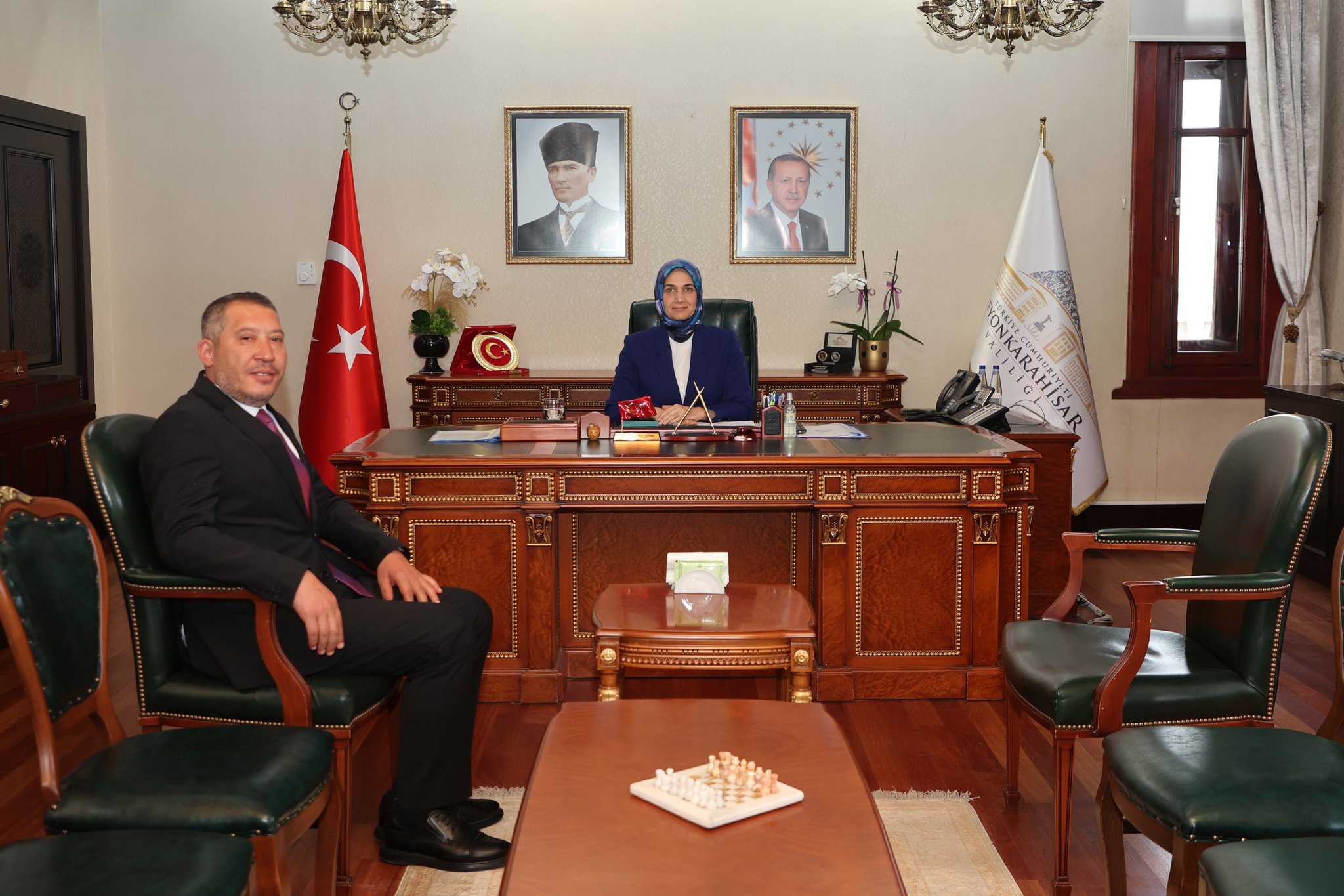 Dinar Belediye Başkanı Veysel Topçu, Vali Yiğitbaşı’nı Ziyaret Etti