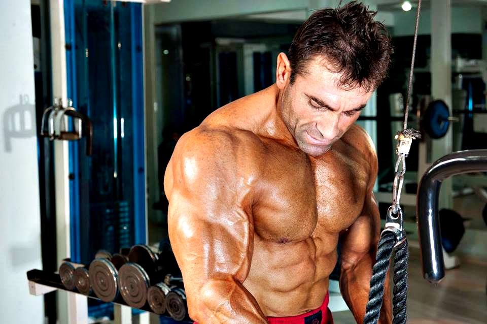 AFYONLU  TÜRKİYE  ŞAMPİYONUNDAN  AFYON  GENÇLERİNE  DEV  DESTEK