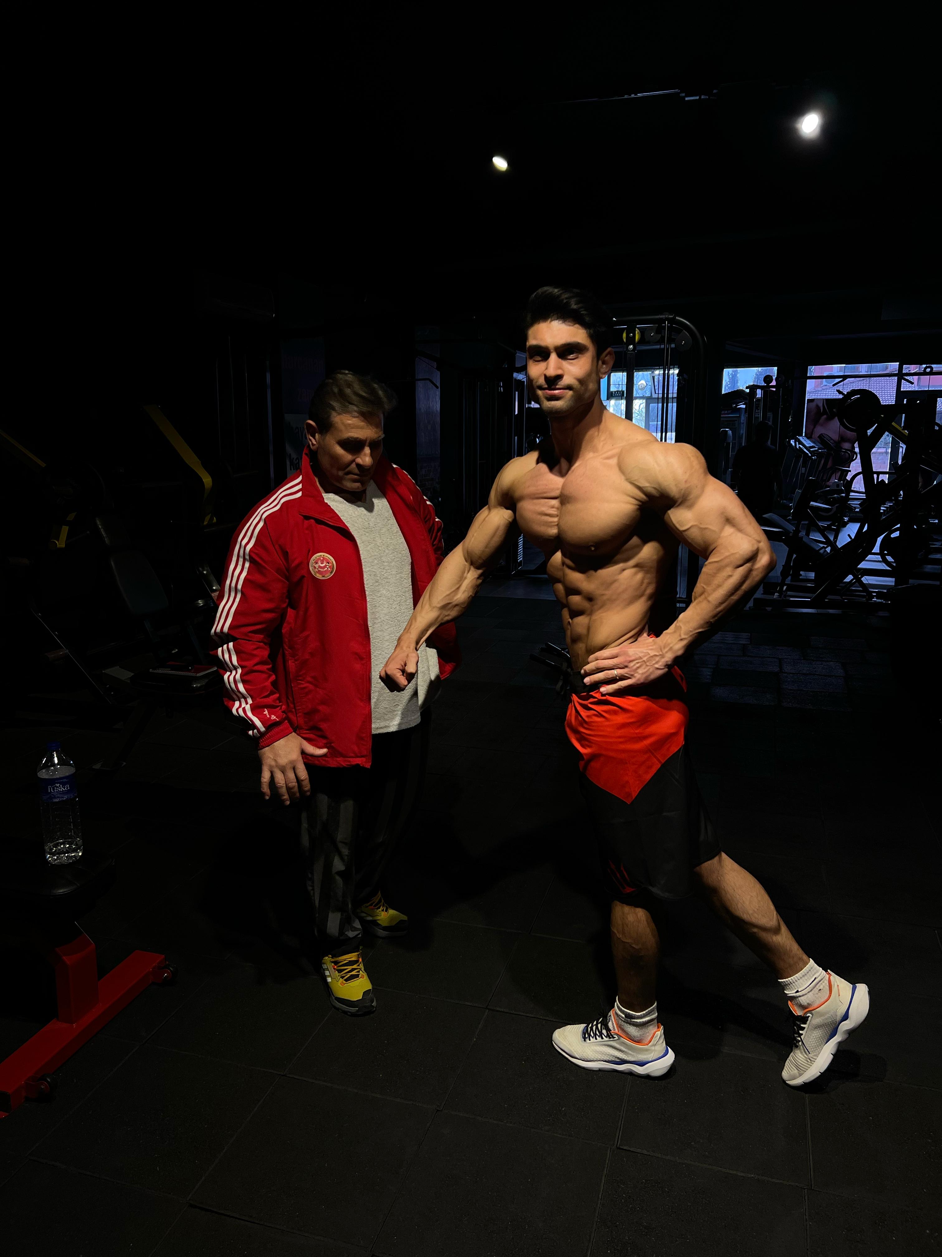 AFYONLU  TÜRKİYE  ŞAMPİYONUNDAN  AFYON  GENÇLERİNE  DEV  DESTEK