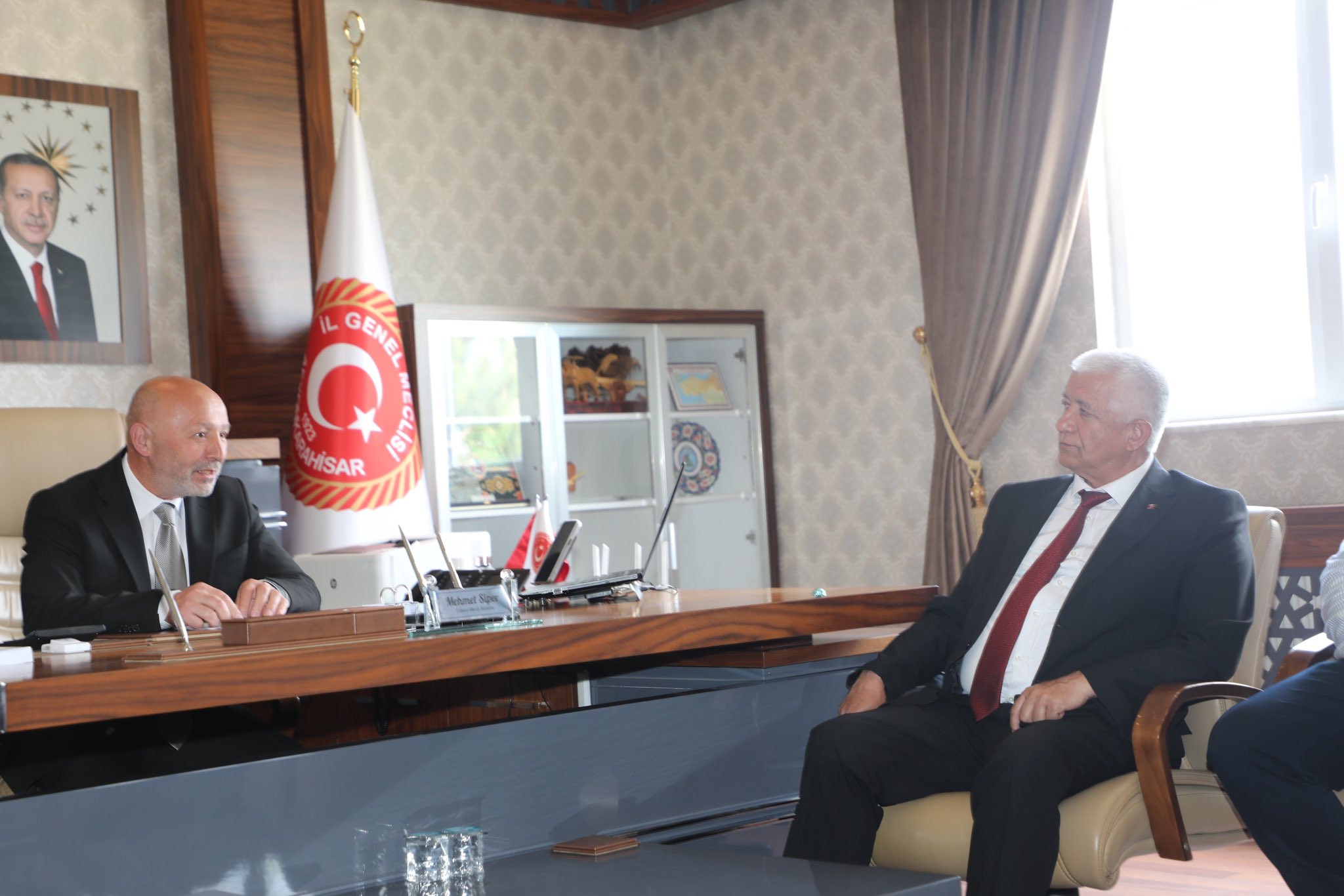 AK Parti Afyonkarahisar İl Başkanı Hüseyin Menteş ve İl Yönetimi, Partisinin İl Genel Meclisi Üyelerini Ziyaret Etti