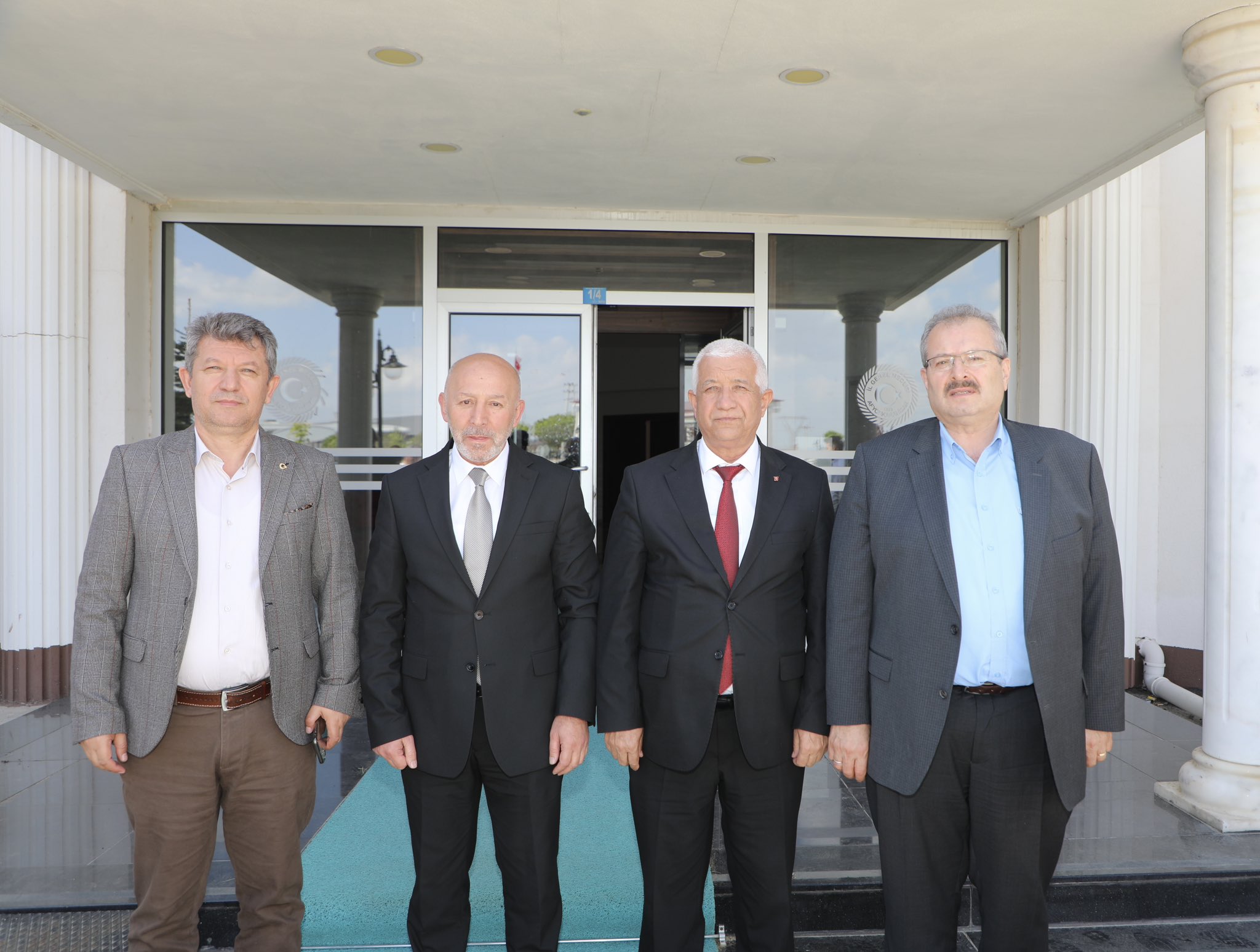 AK Parti Afyonkarahisar İl Başkanı Hüseyin Menteş ve İl Yönetimi, Partisinin İl Genel Meclisi Üyelerini Ziyaret Etti