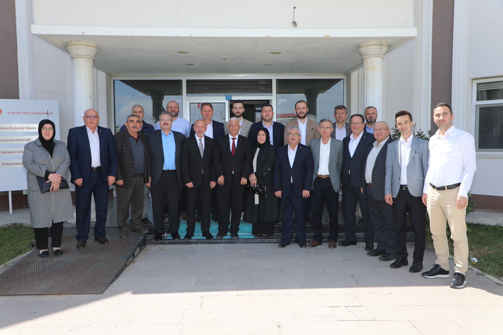 AK Parti Afyonkarahisar İl Başkanı Hüseyin Menteş ve İl Yönetimi, Partisinin İl Genel Meclisi Üyelerini Ziyaret Etti