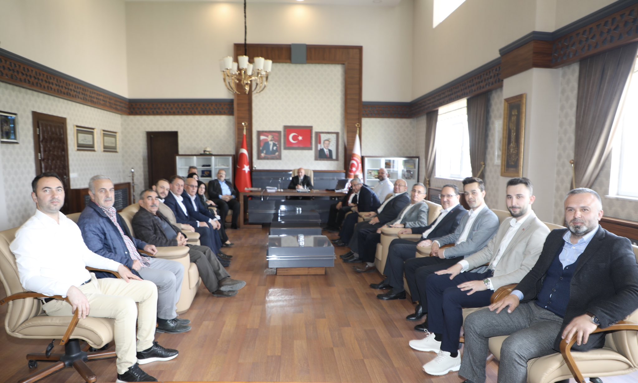 AK Parti Afyonkarahisar İl Başkanı Hüseyin Menteş ve İl Yönetimi, Partisinin İl Genel Meclisi Üyelerini Ziyaret Etti