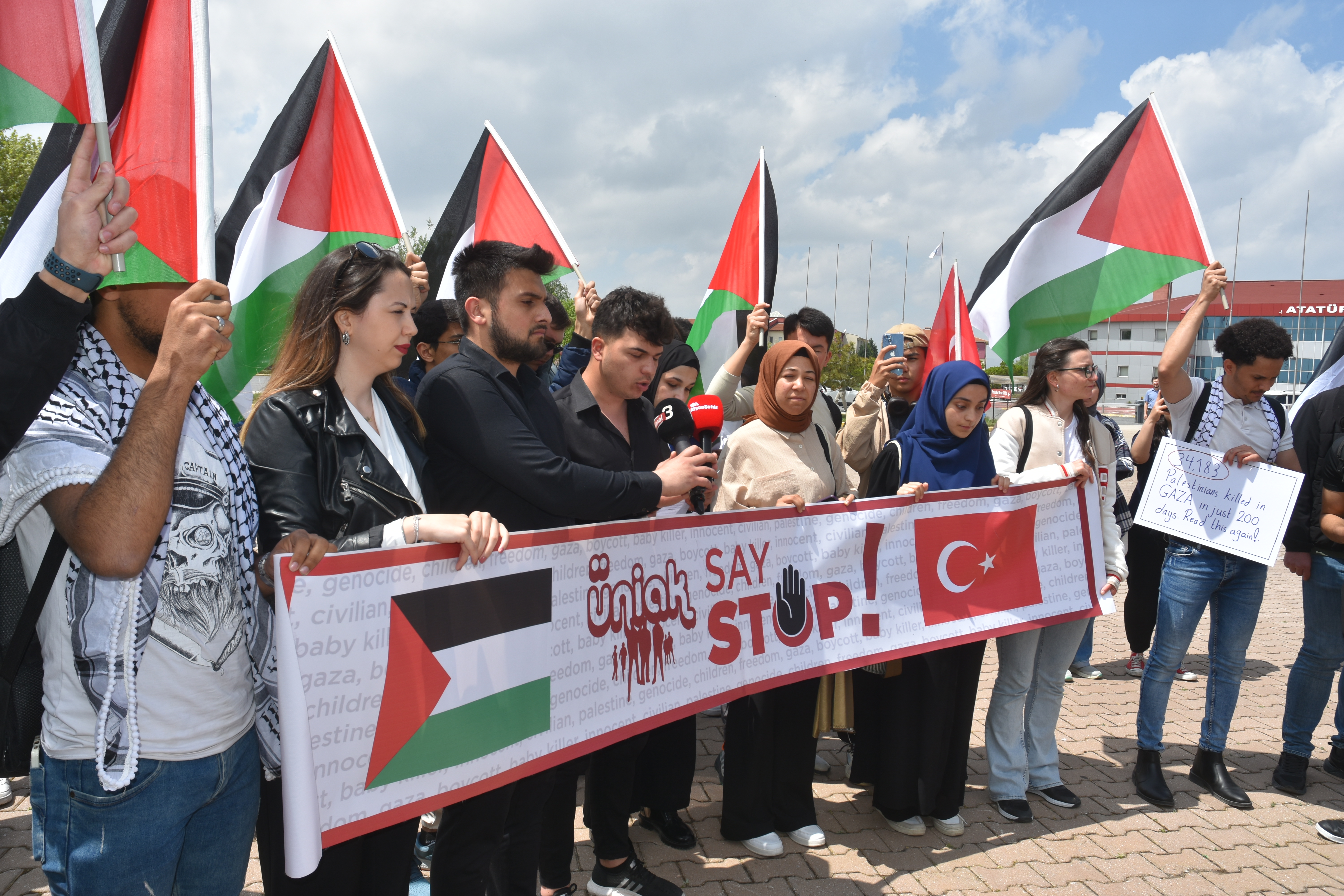 AKÜ'lü Öğrencilerden "Saystop" Yürüyüşü