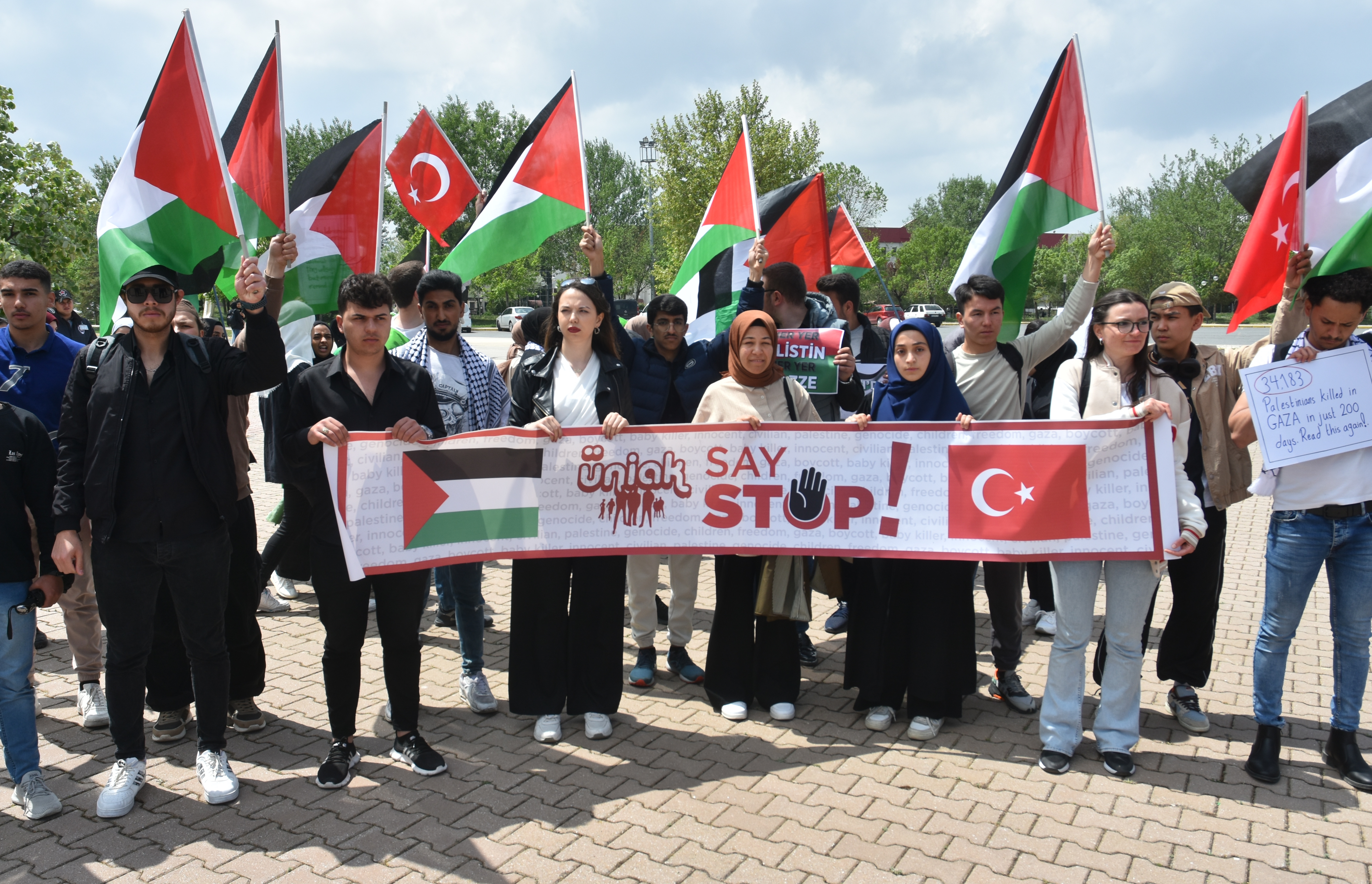 AKÜ'lü Öğrencilerden "Saystop" Yürüyüşü