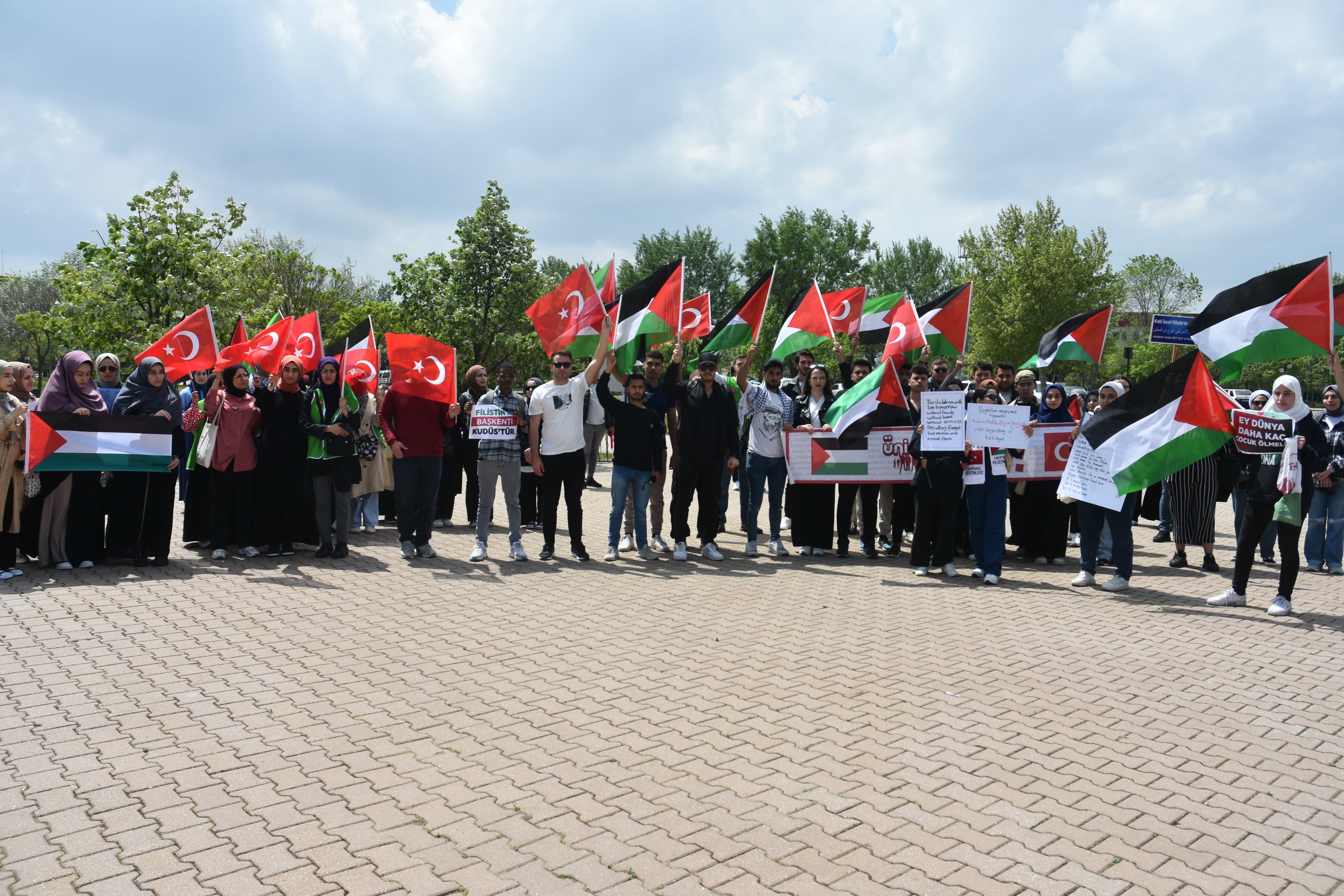 AKÜ'lü Öğrencilerden "Saystop" Yürüyüşü