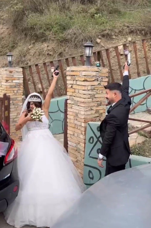 Gelin Ve Damat 'Pes Artık' Dedirtti!