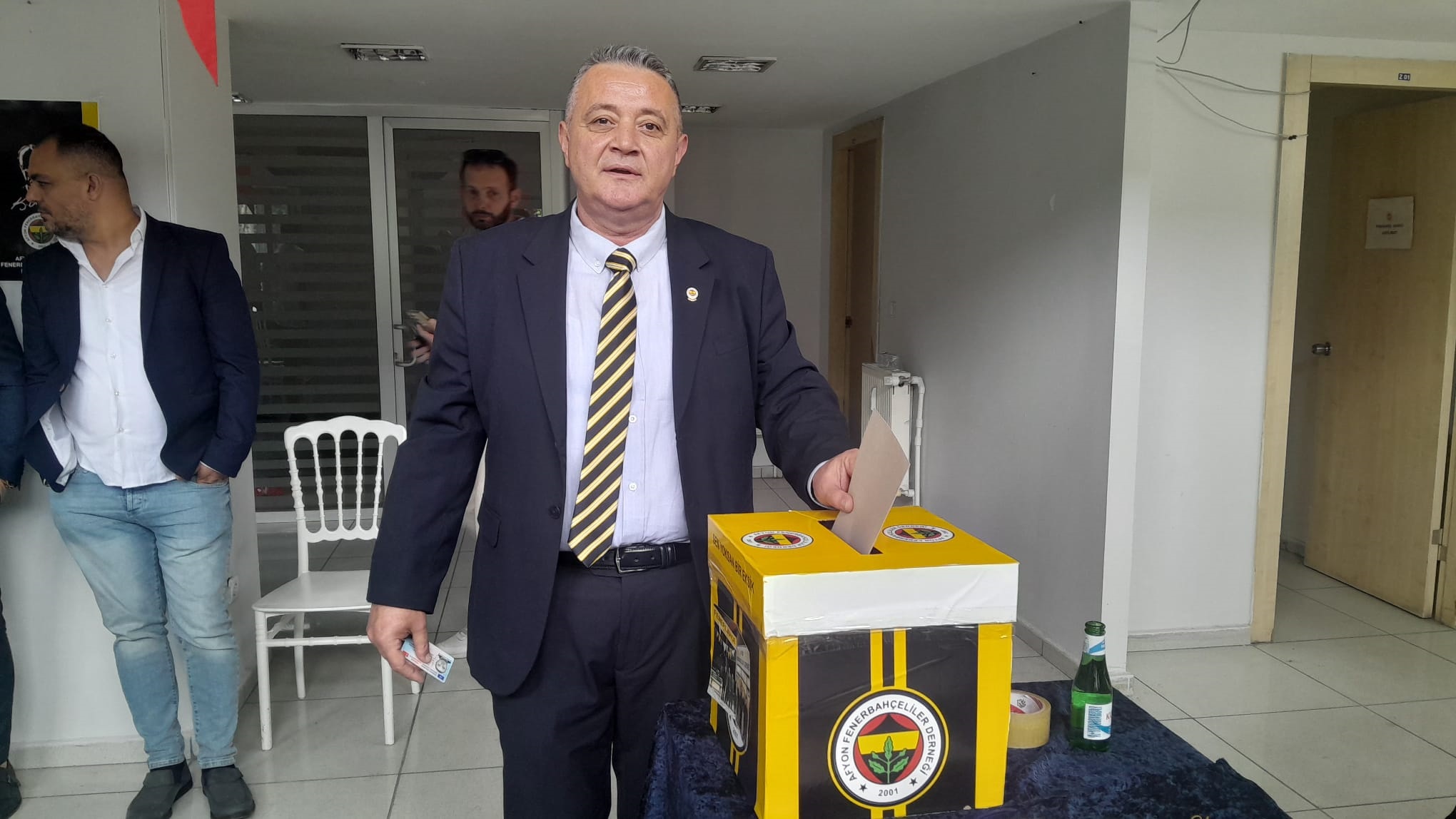 Sarı Kanaryalar Sandık Başında