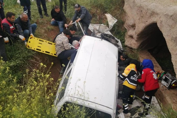 Otomobil Menfeze Düştü: 1 Ölü, 3 Yaralı