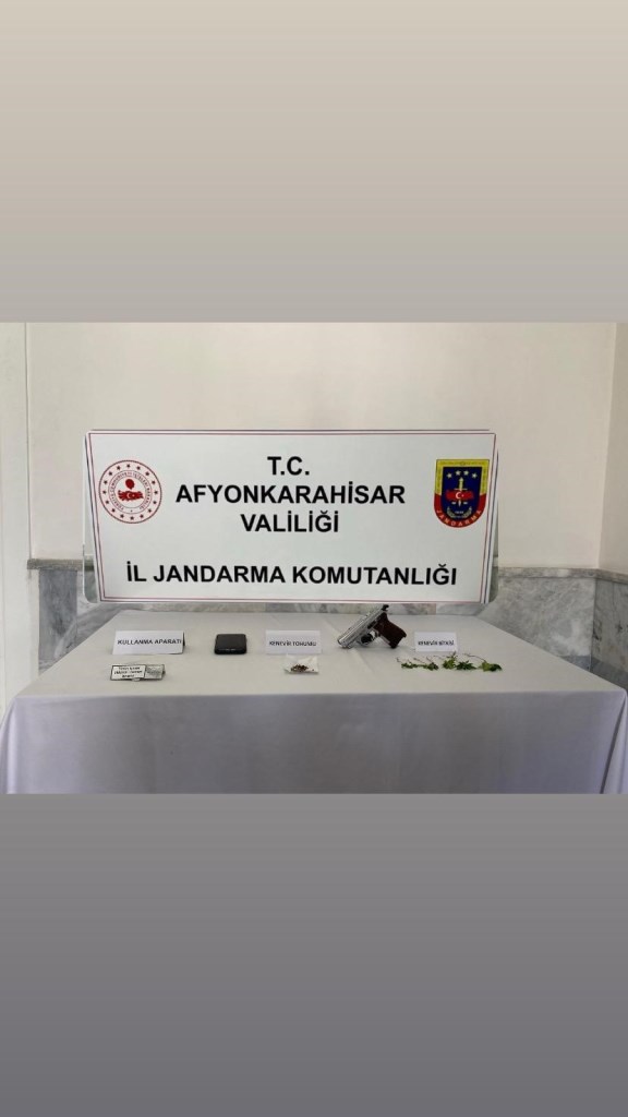 JANDARMA UYUŞTURUCU İLE KURUSIKI TABANCA YAKALADI
